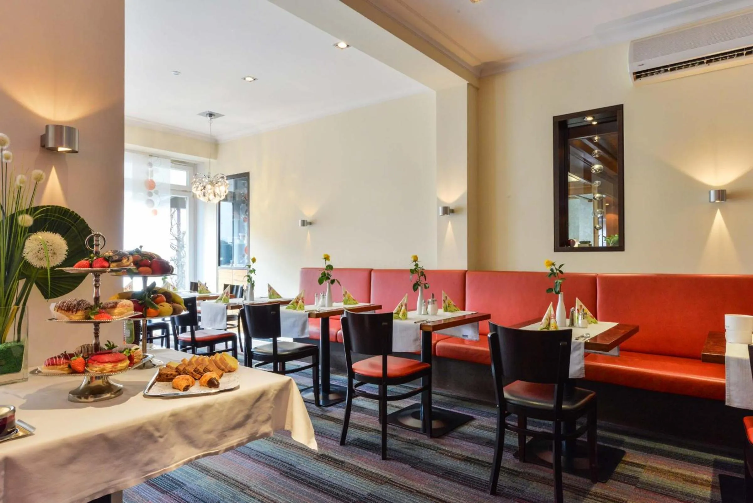 Restaurant/places to eat in Bavaria Hotel