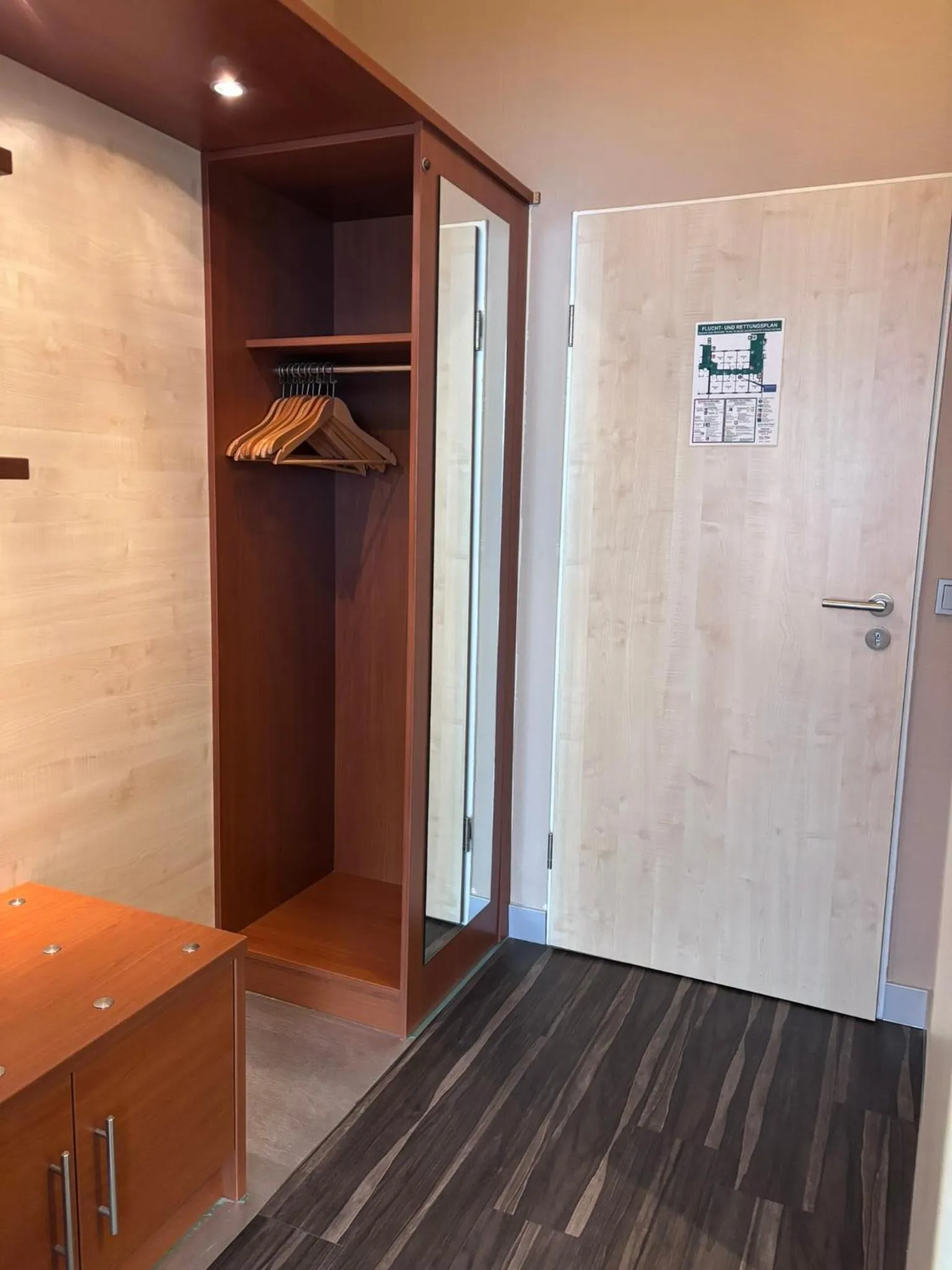 wardrobe in Garten-Hotel Ponick