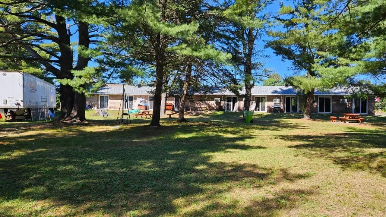 Day in Super Nights Inn