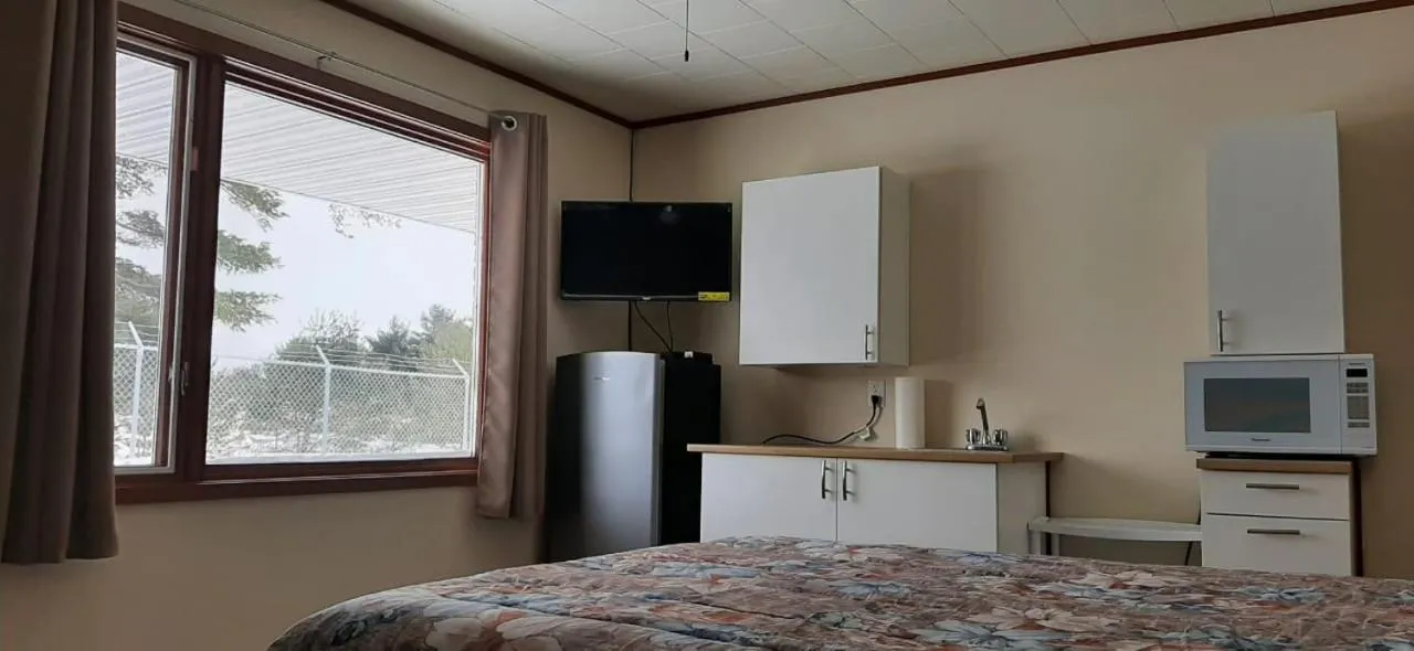 TV and multimedia in Super Nights Inn