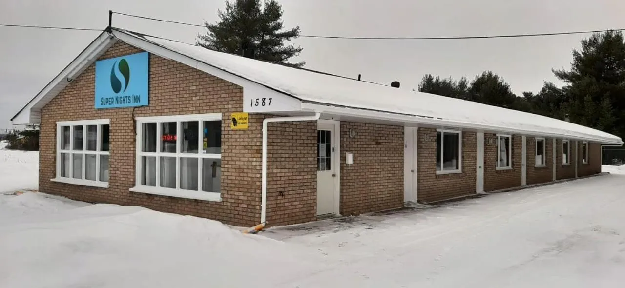 Winter in Super Nights Inn