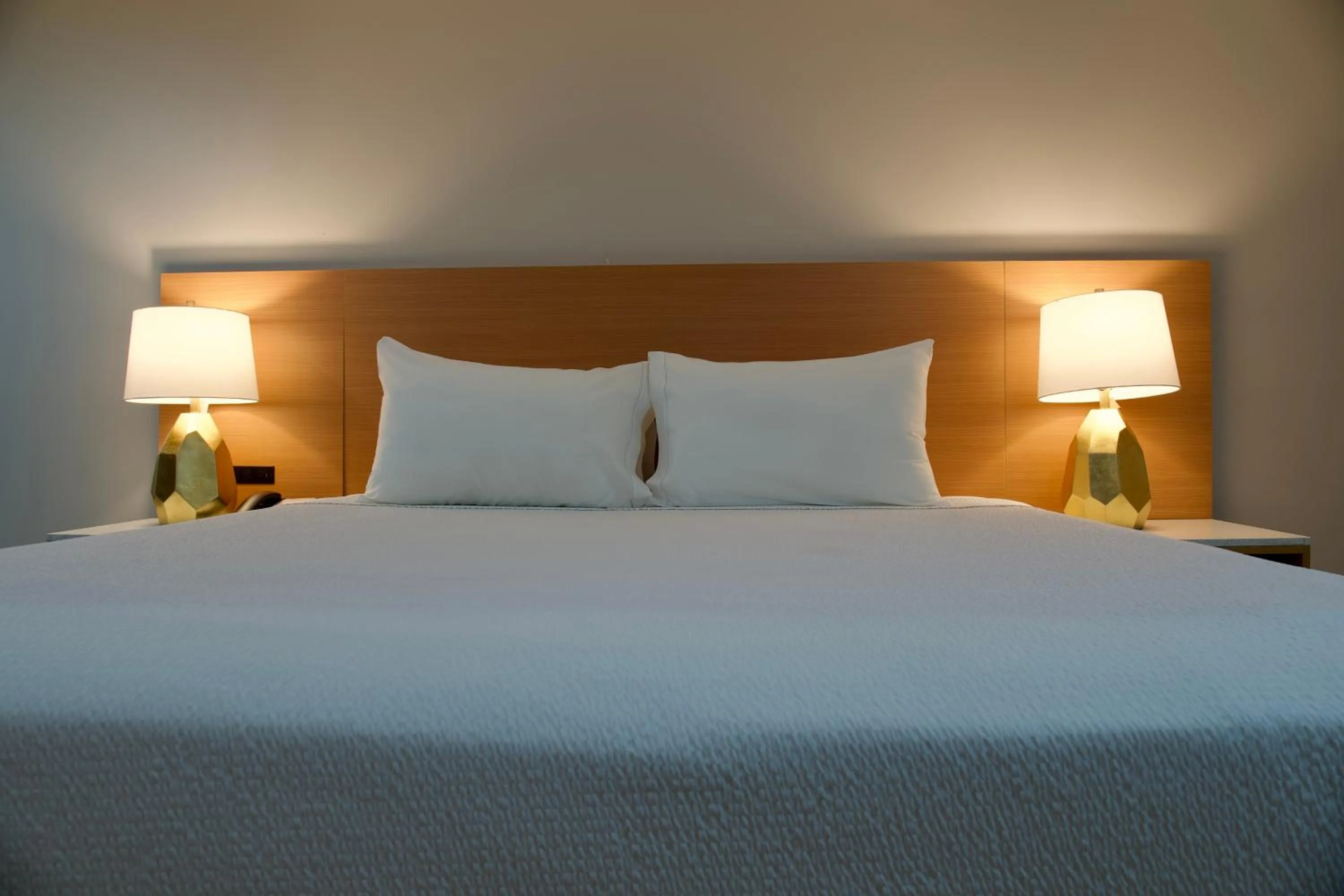 Bed in Highland Inn - San Bernardino