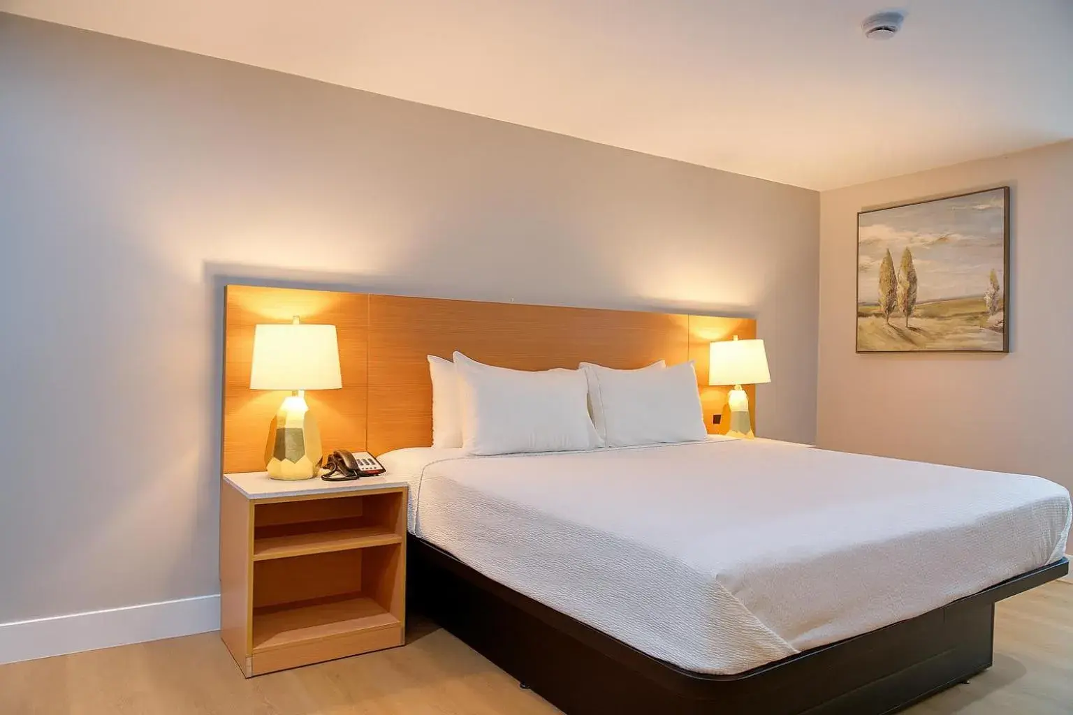 Deluxe King Room in Highland Inn - San Bernardino Deluxe King Room in Highland Inn - San Bernardino