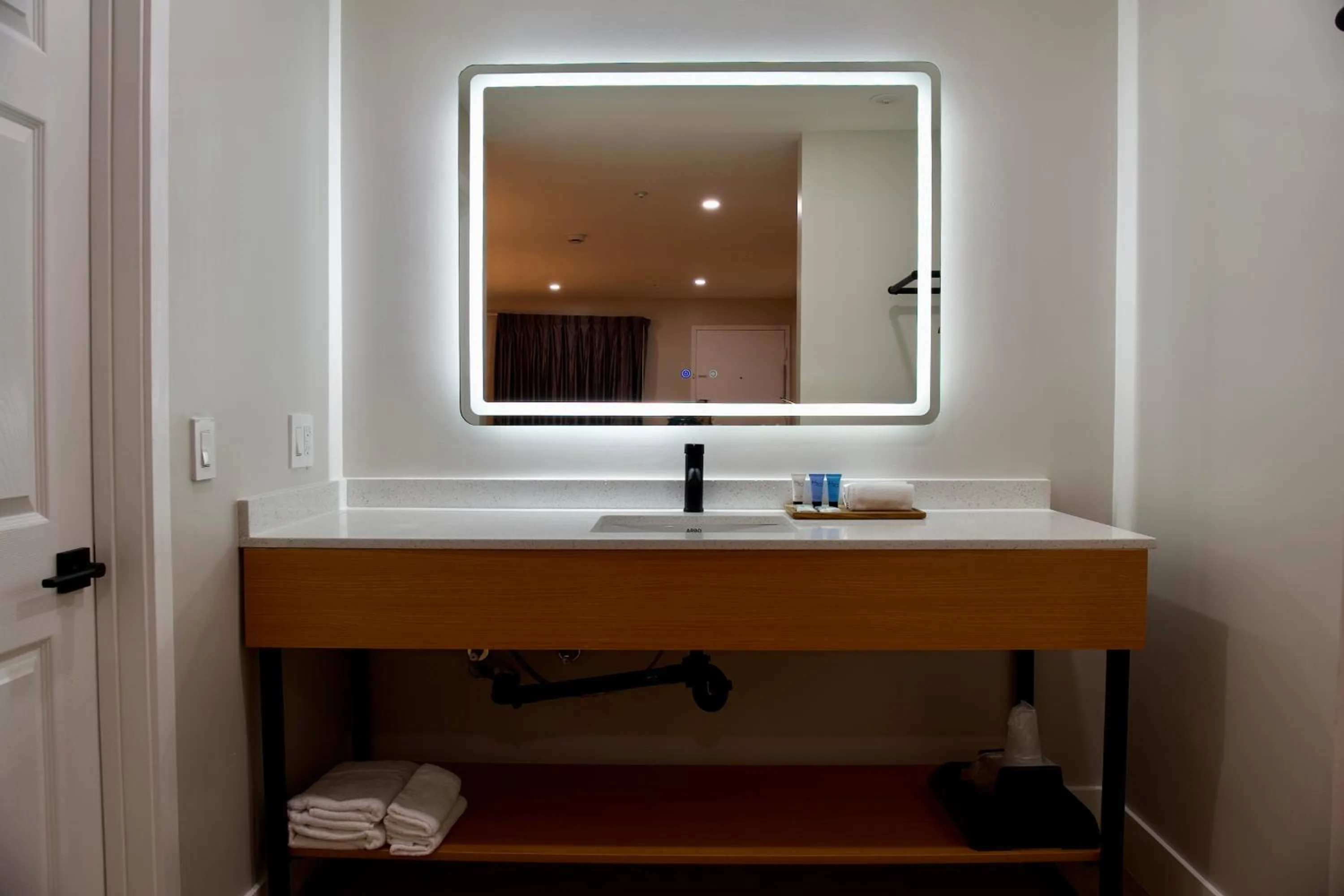 Bathroom in Highland Inn - San Bernardino