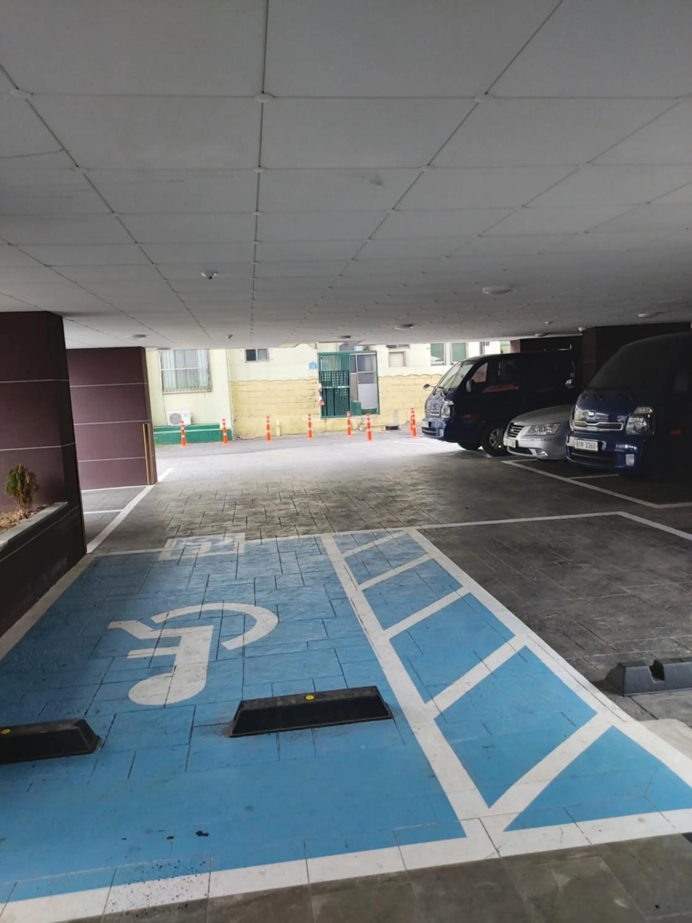 Parking in ARA Palace Hotel