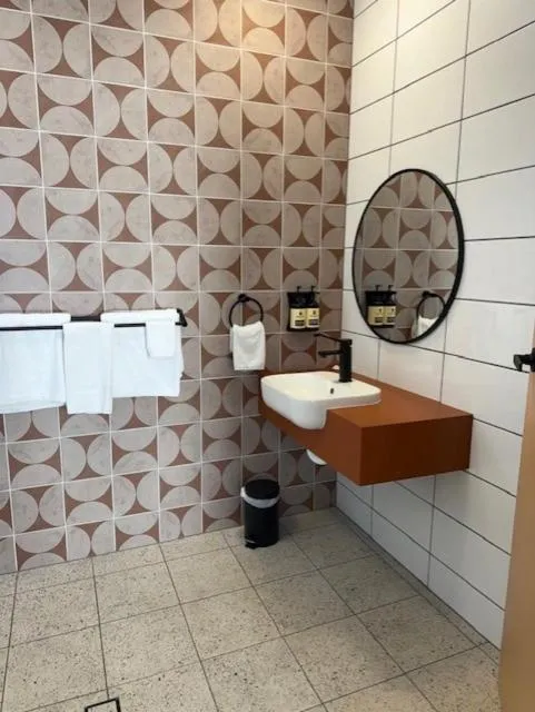 Bathroom in The Queens Gladstone