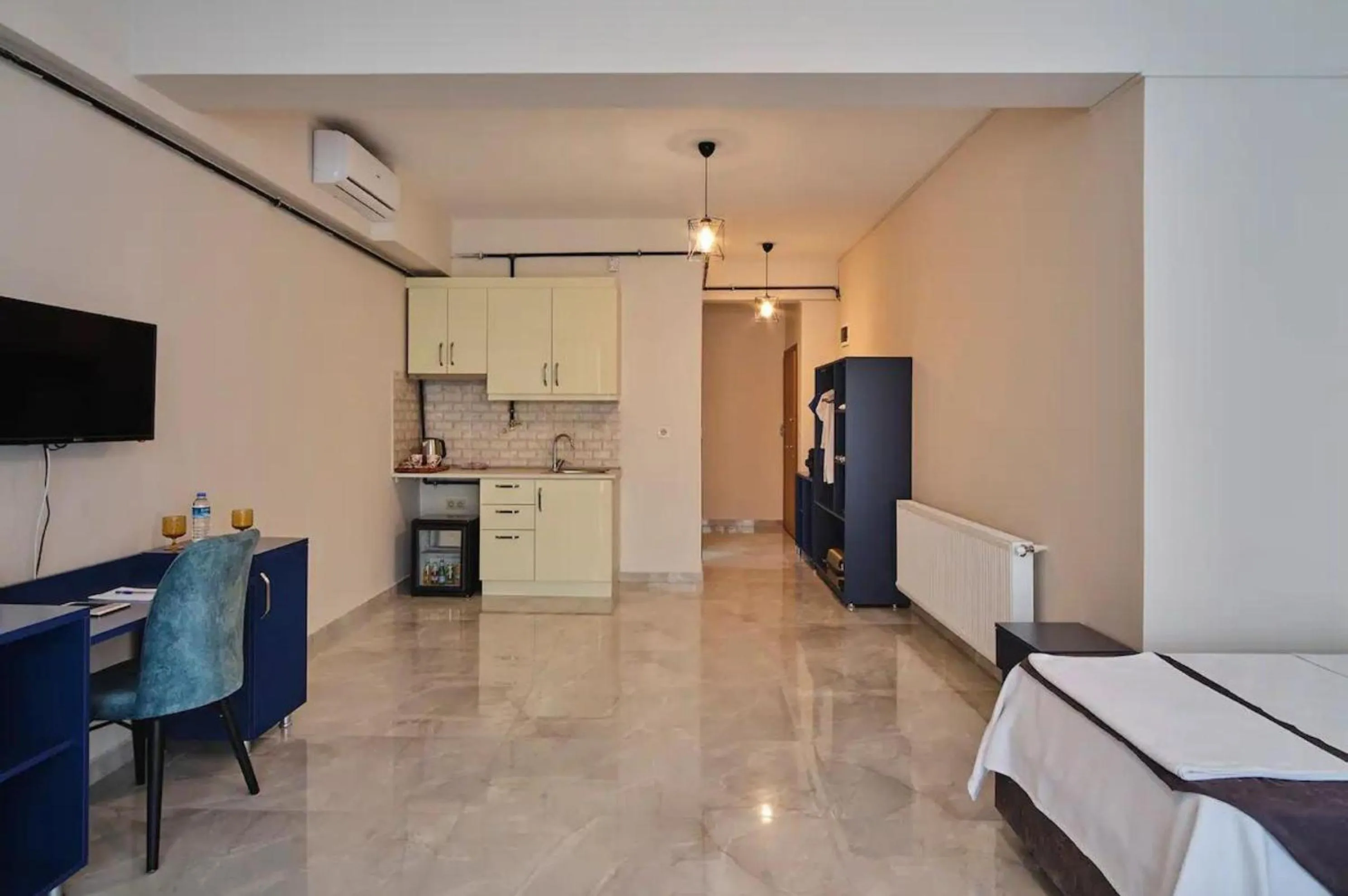 Photo of the whole room, Bed in Mini Suite Otel