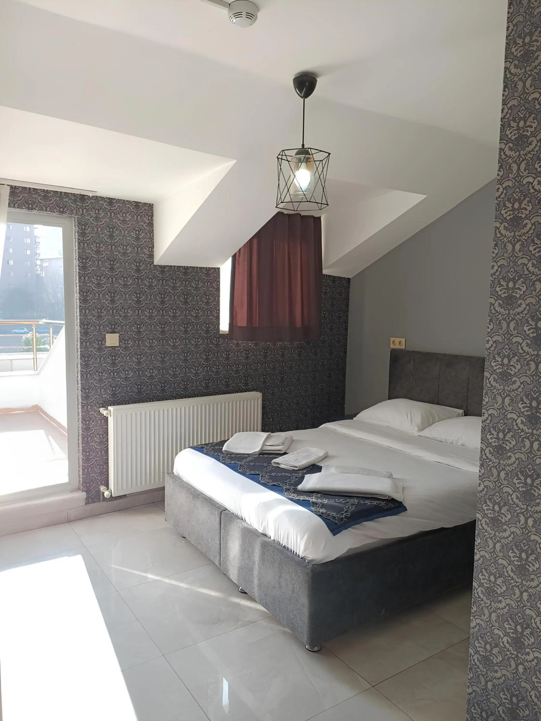 Balcony/Terrace, Bed in Mini Suite Otel