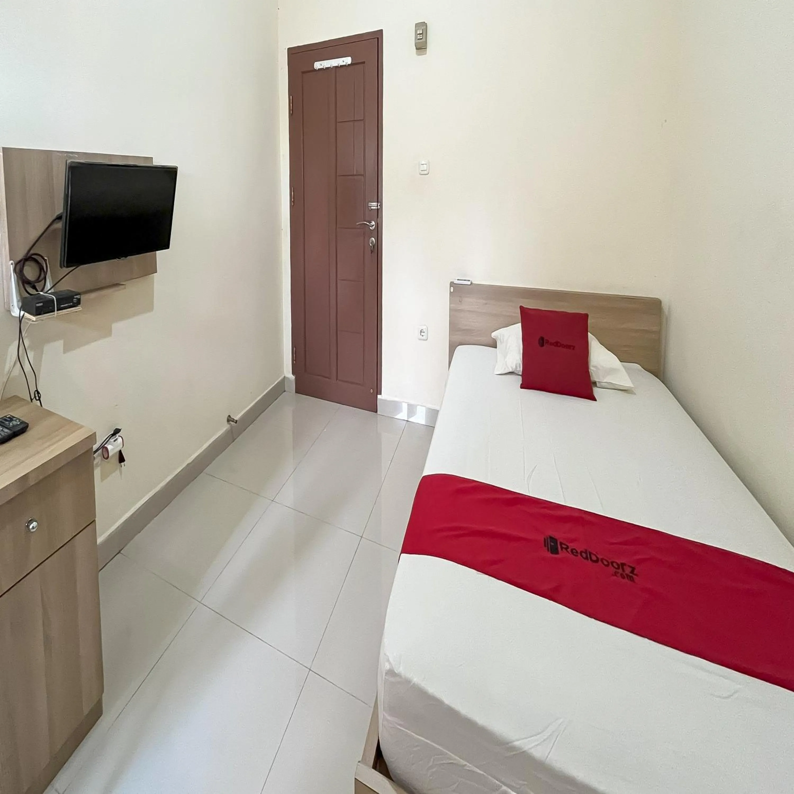 Bedroom, Bed in Reddoorz Syariah at Pondok Bintang Jalan Biring Romang Makassar