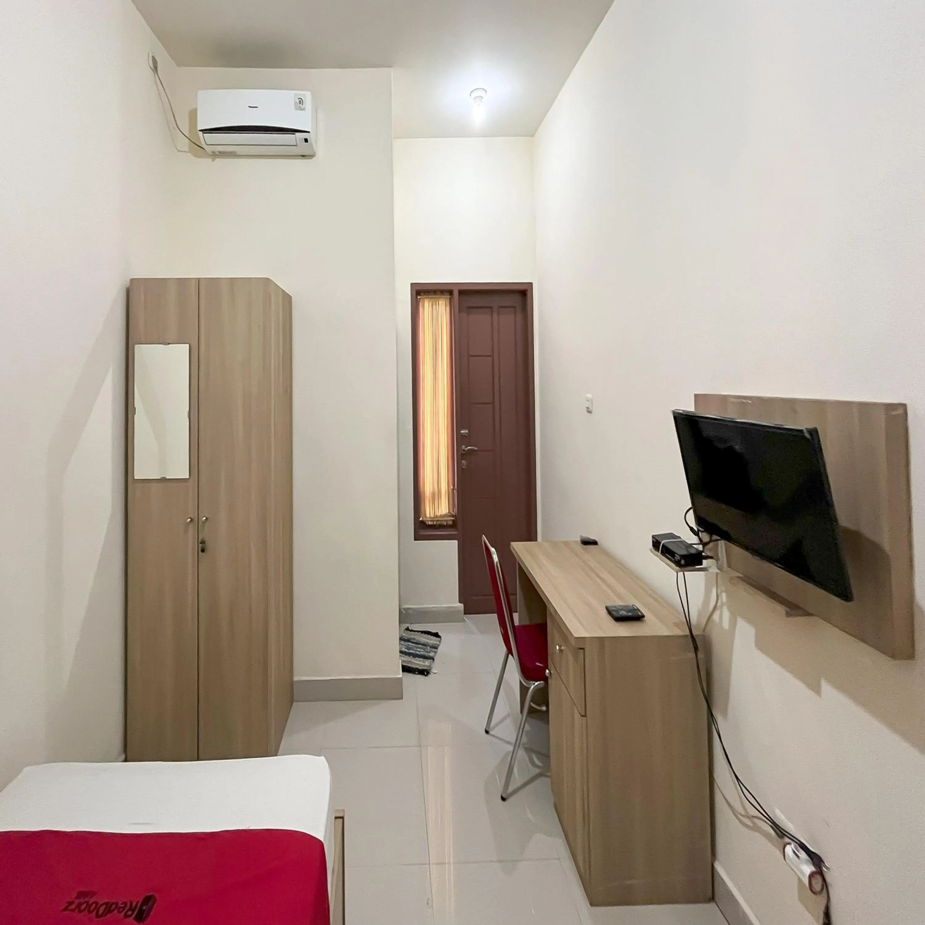 Bedroom, Bed in Reddoorz Syariah at Pondok Bintang Jalan Biring Romang Makassar