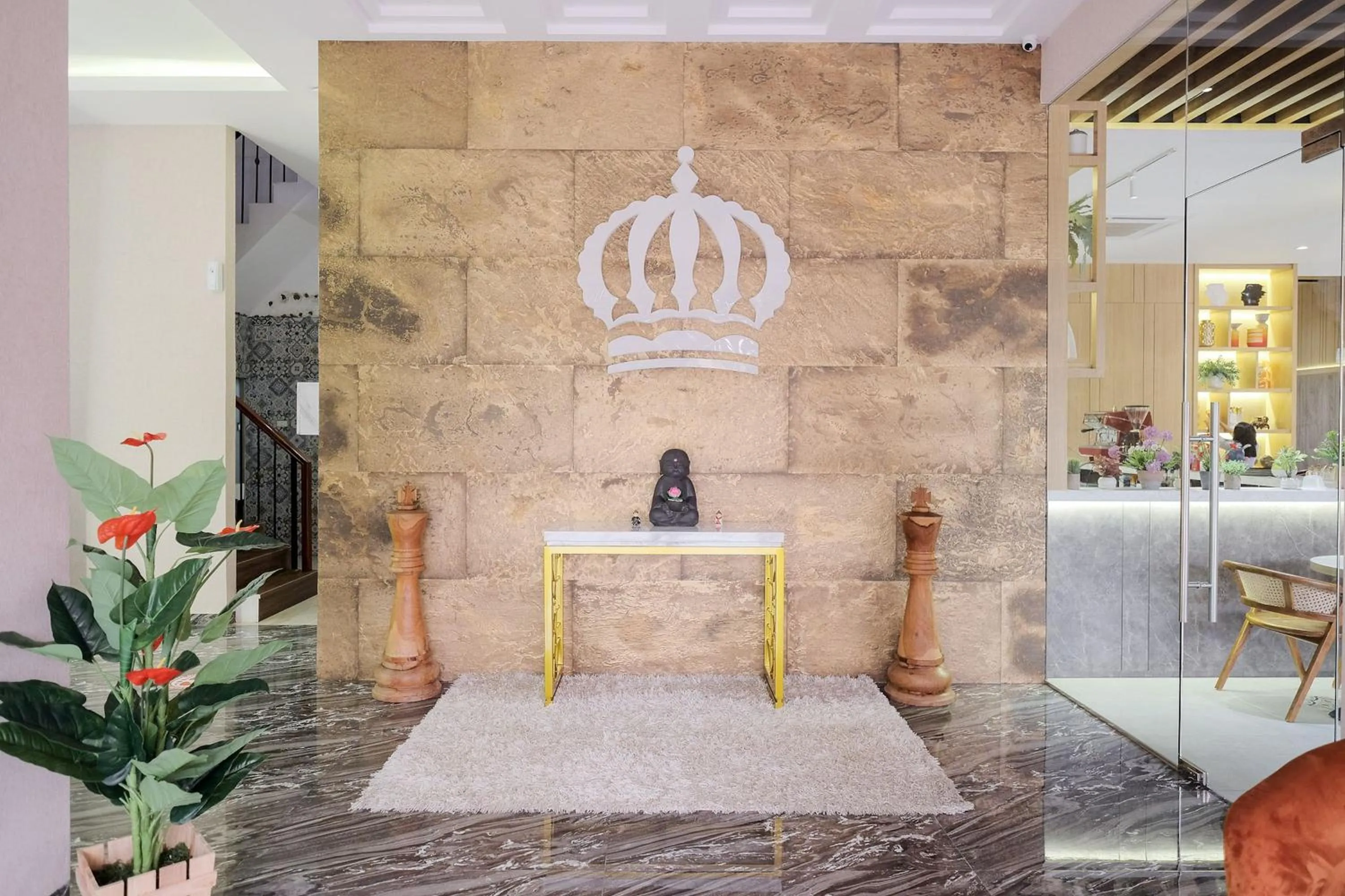 Facade/entrance in King's Palace Medan RedPartner