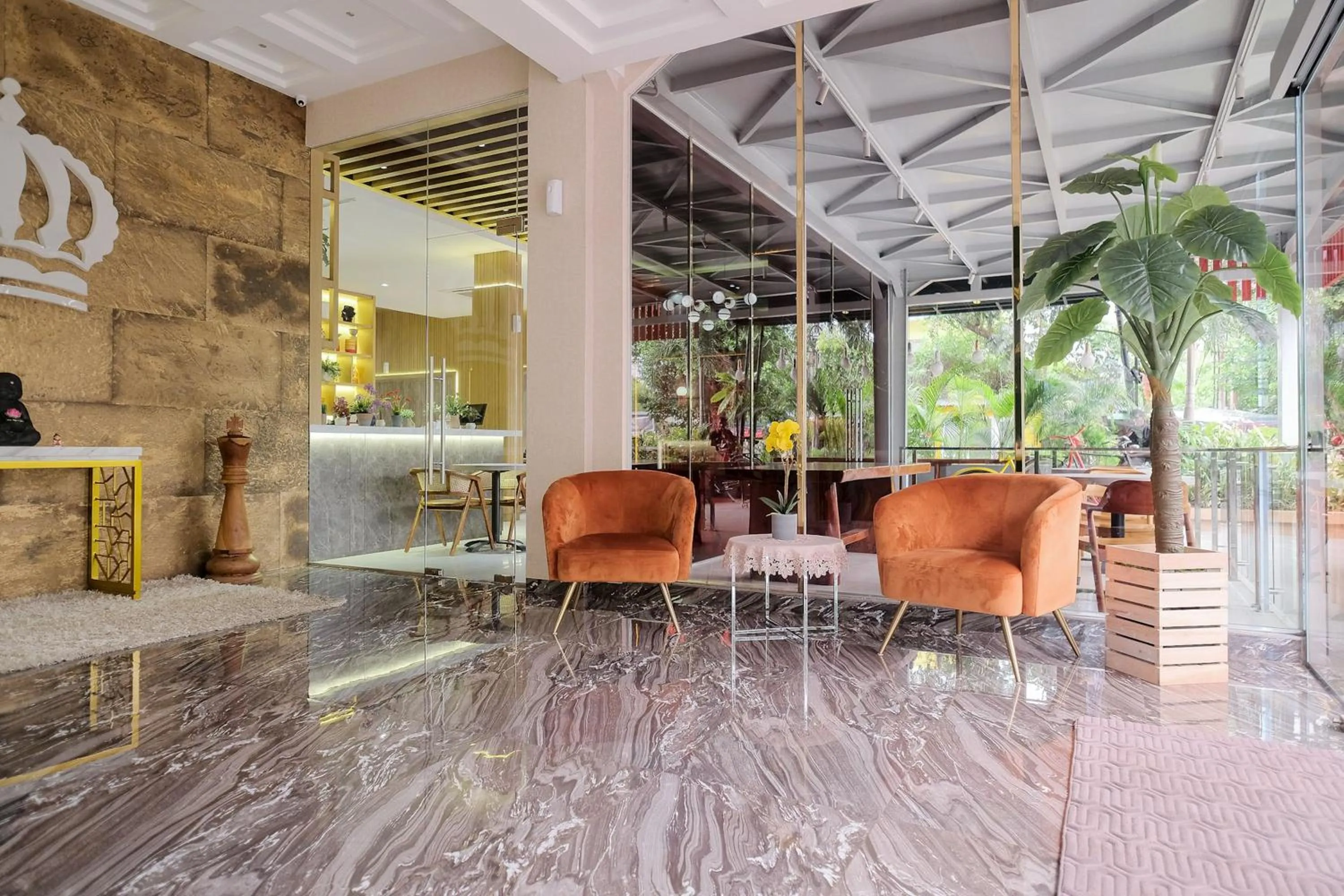 Lobby or reception in King's Palace Medan RedPartner