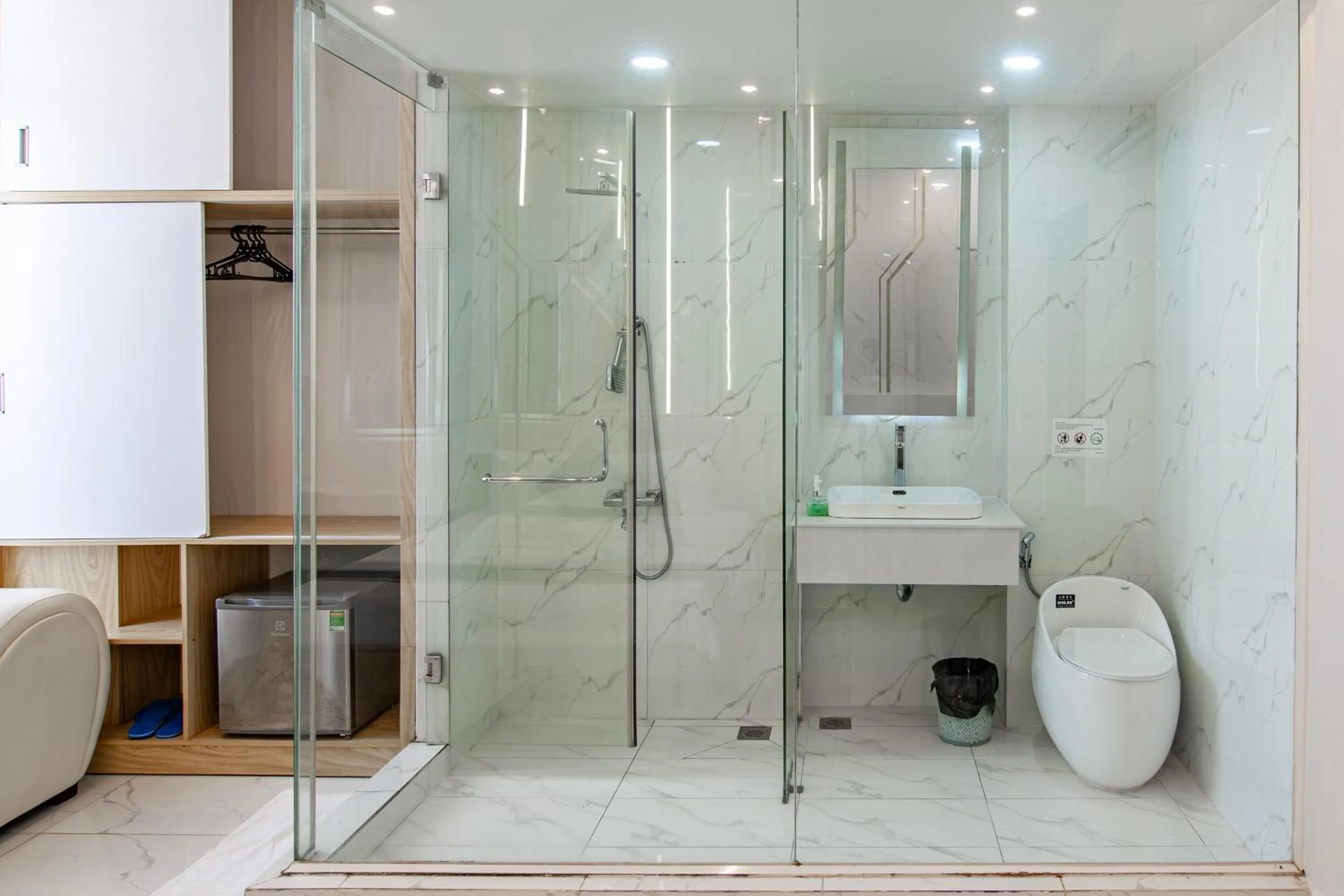 Shower in Venice 1 Hotel