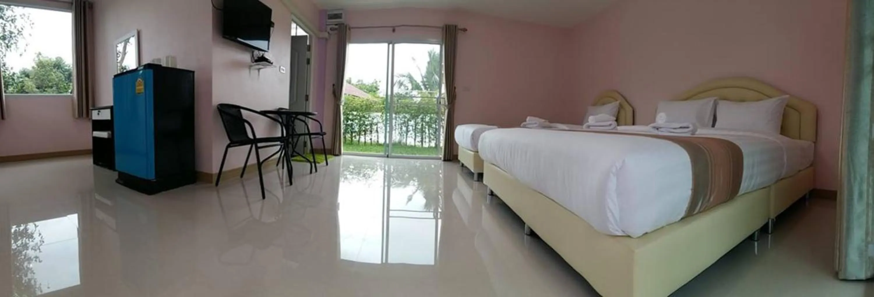 Photo of the whole room, Bed in AP Grand Resort