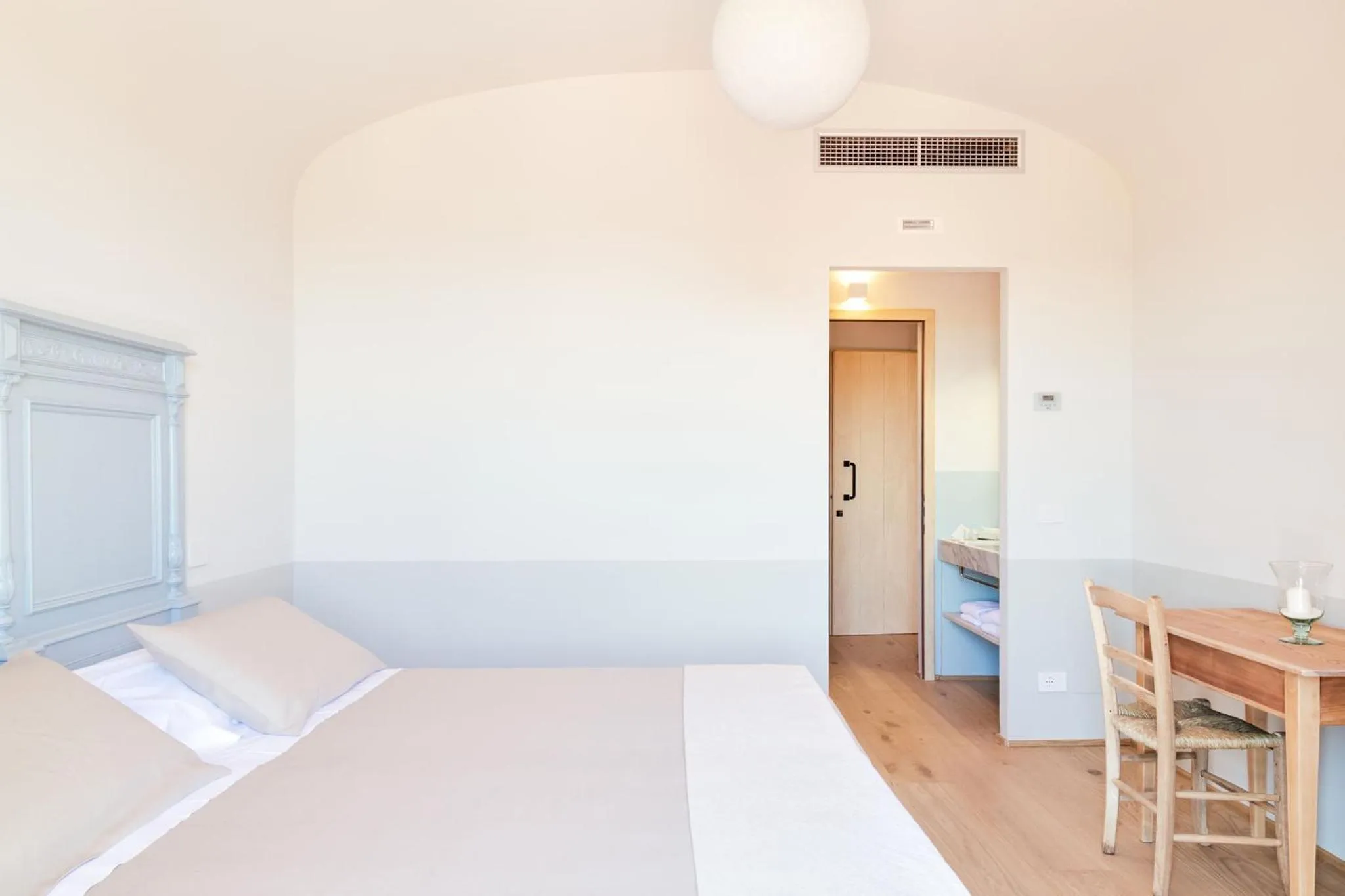 Photo of the whole room, Bed in CUGUSI BnB