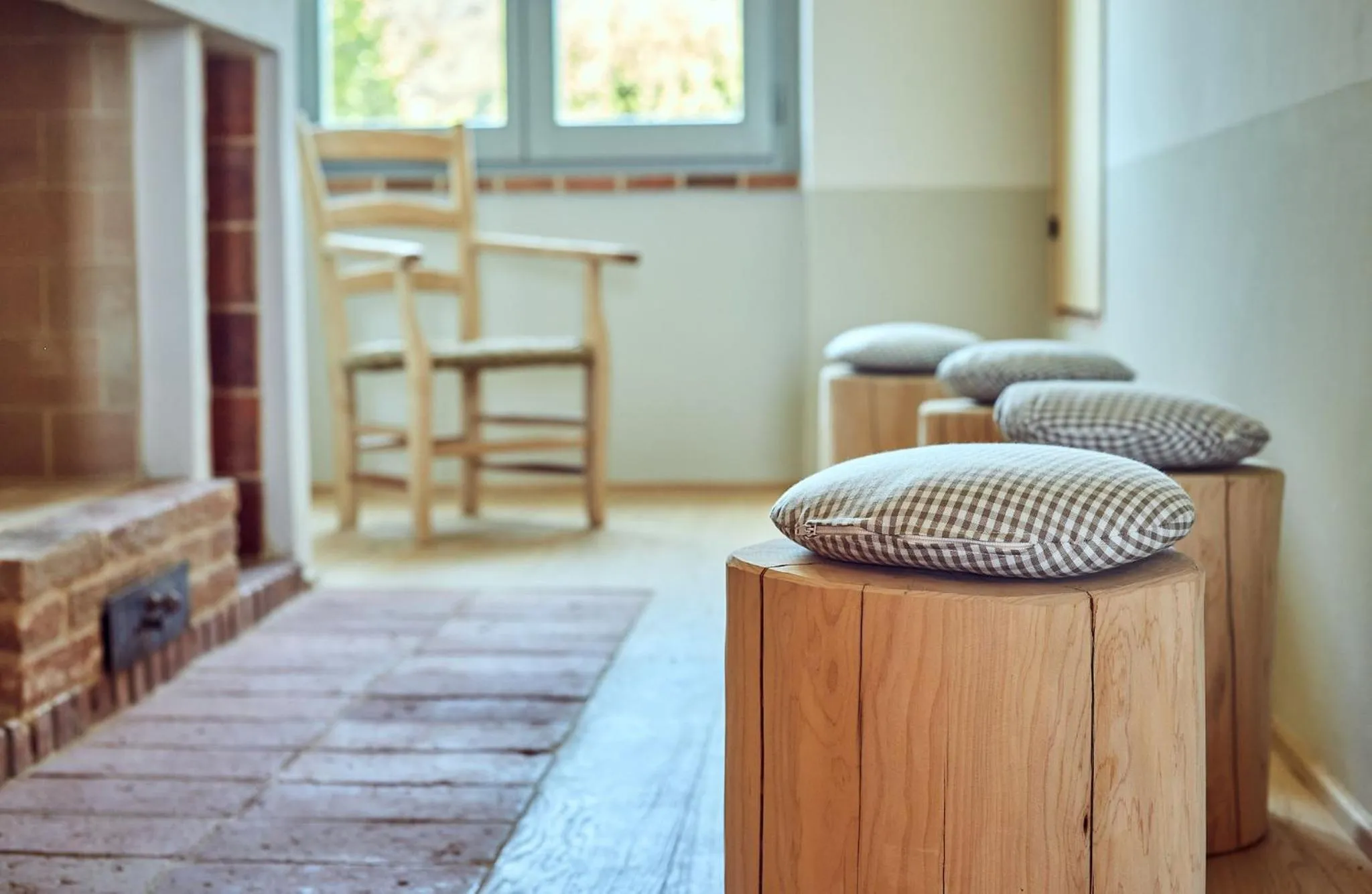 Communal lounge/ TV room, Bed in CUGUSI BnB