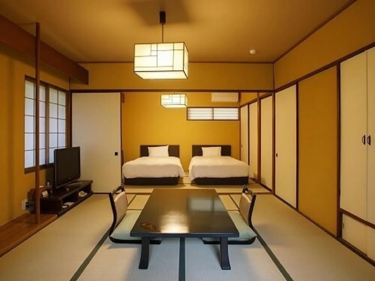 Photo of the whole room, Bed in Hakone Kowakien Mikawaya Ryokan