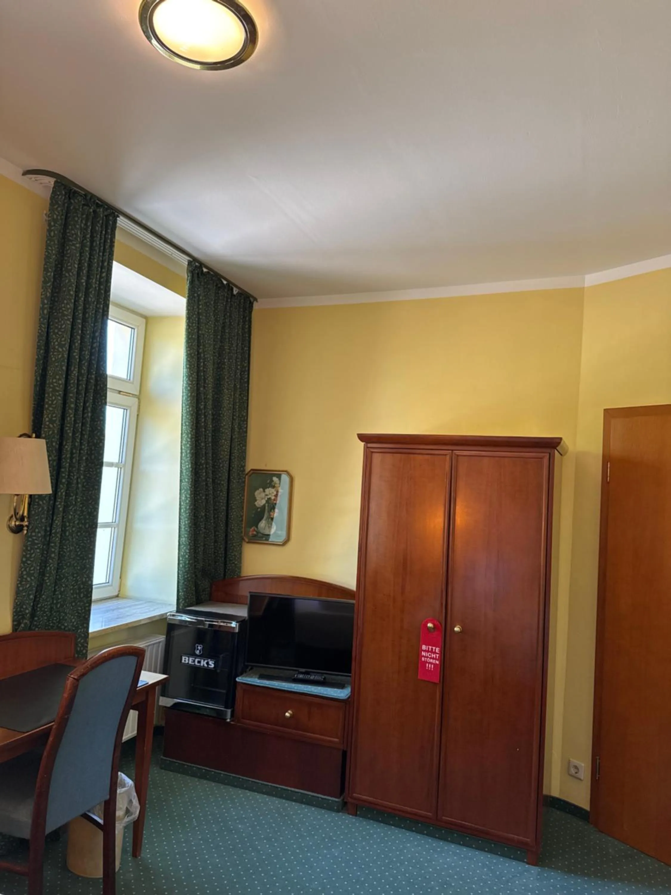 wardrobe in Hotel am Schloss - Frankfurt an der Oder