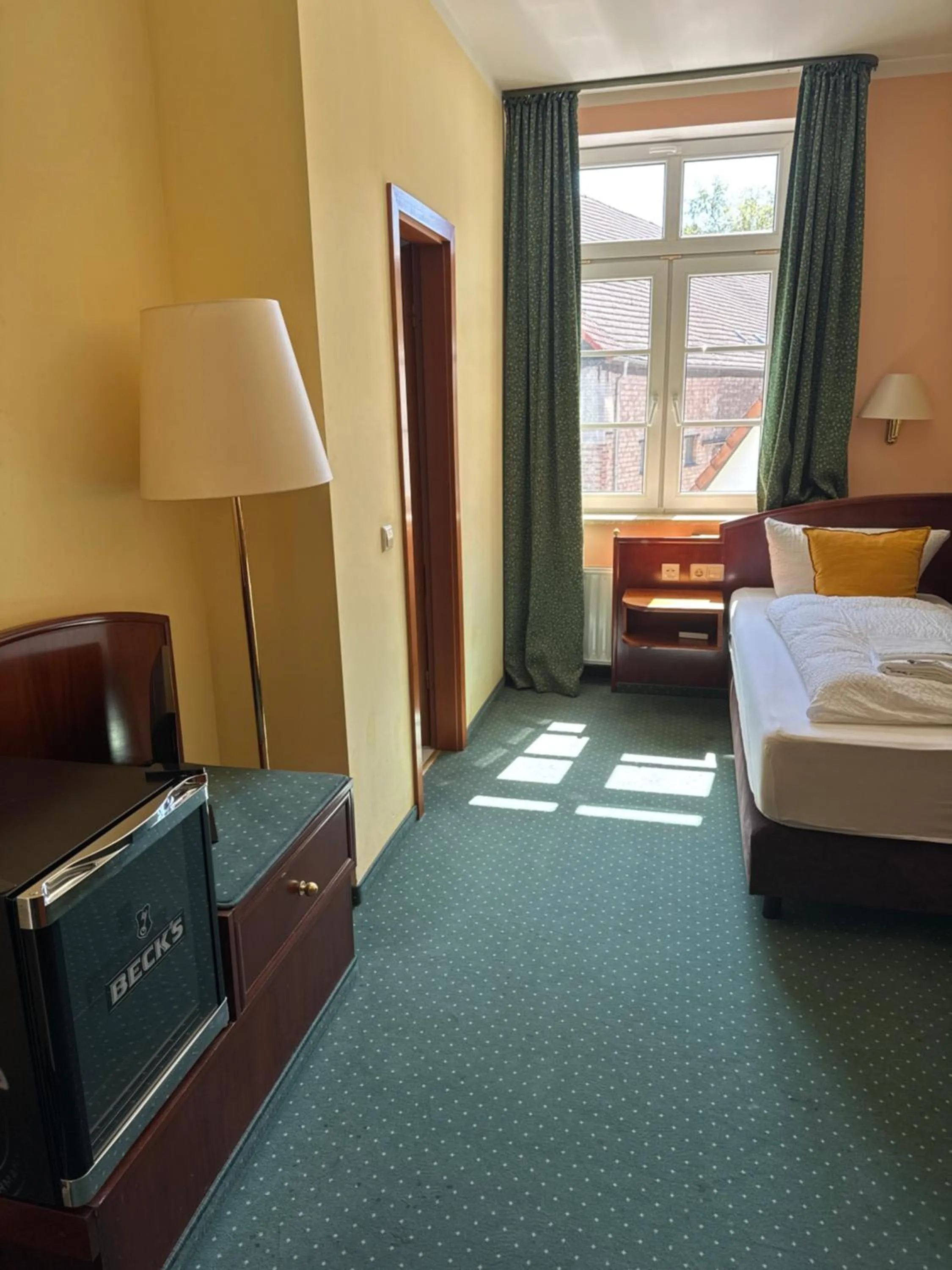 Photo of the whole room, Bed in Hotel am Schloss - Frankfurt an der Oder