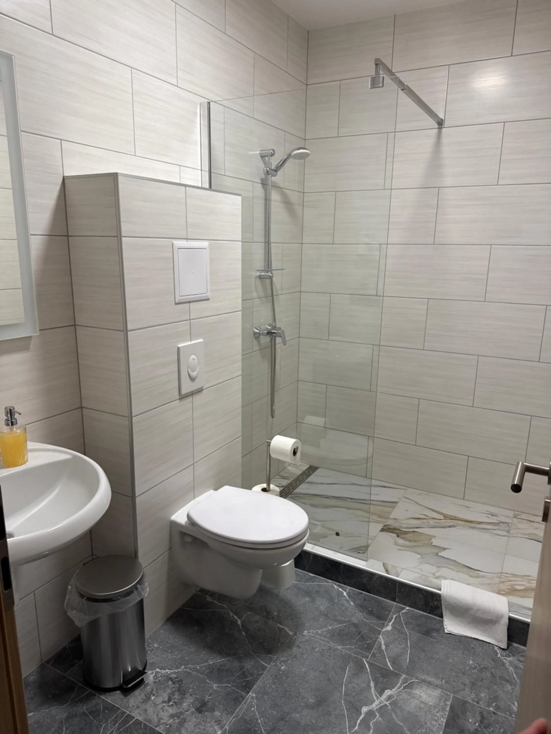 Bathroom in Hotel am Schloss - Frankfurt an der Oder