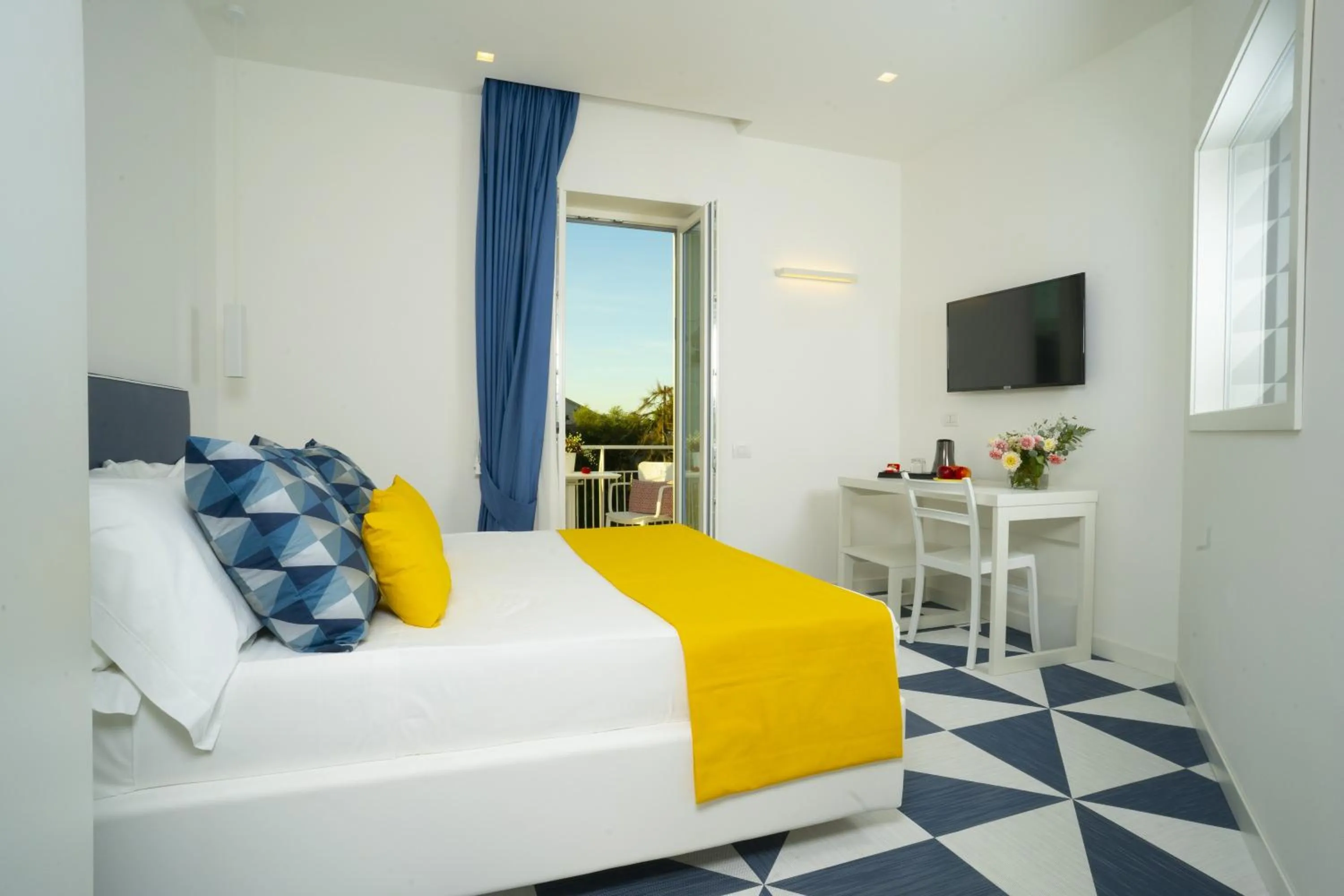 Communal lounge/ TV room, Bed in Villa Cettina Boutique Hotel