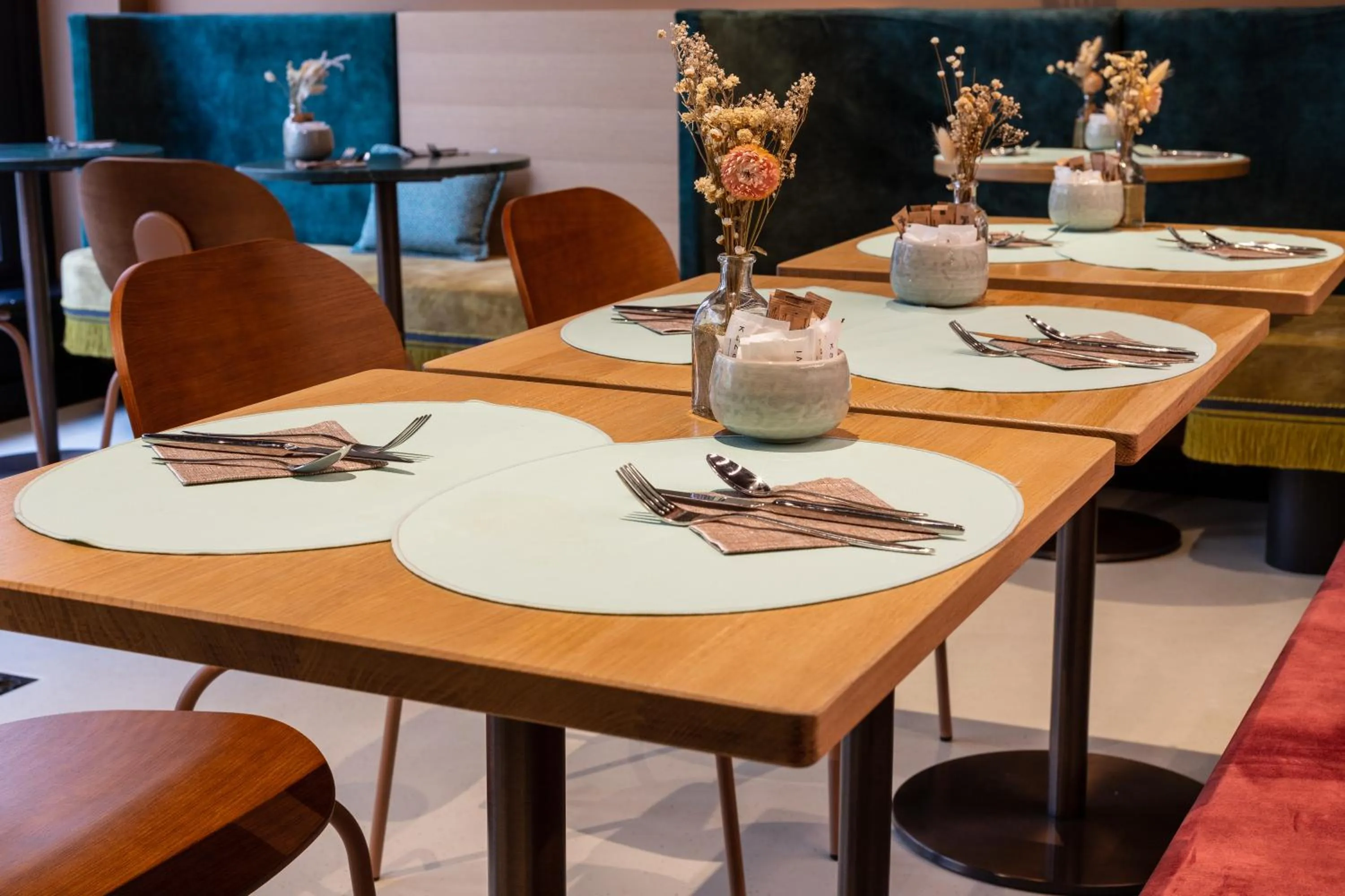 Restaurant/places to eat in Kazakiwi