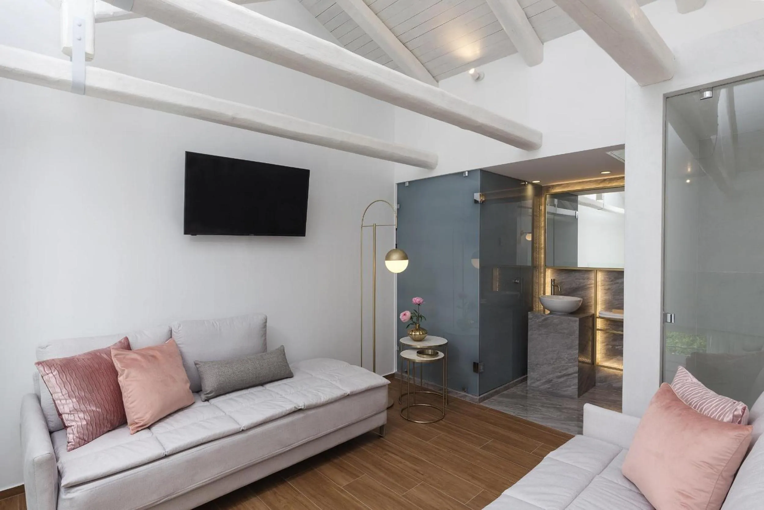 Living room in Mirabile Luxury Suites