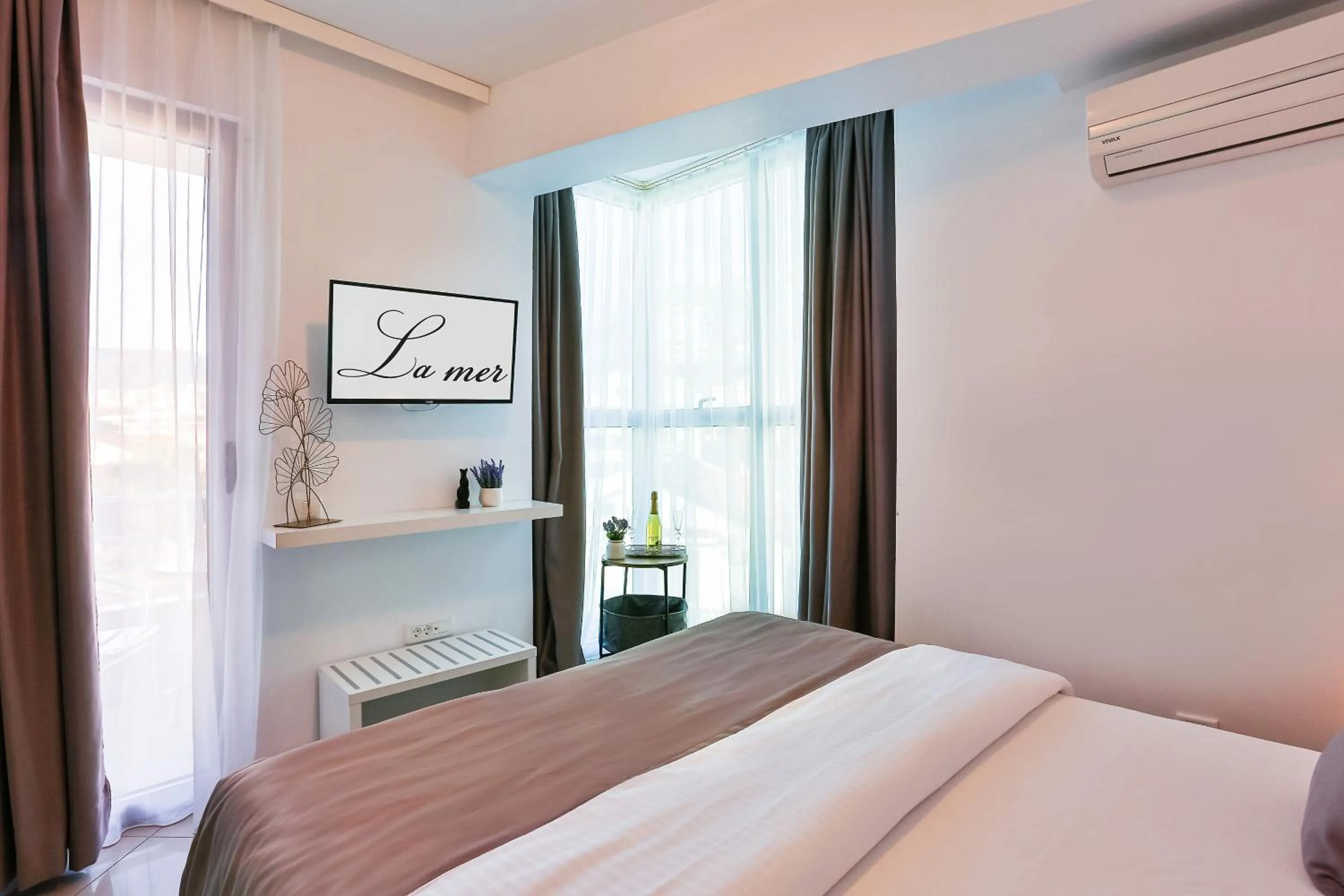 Bedroom, Bed in Hotel La mer