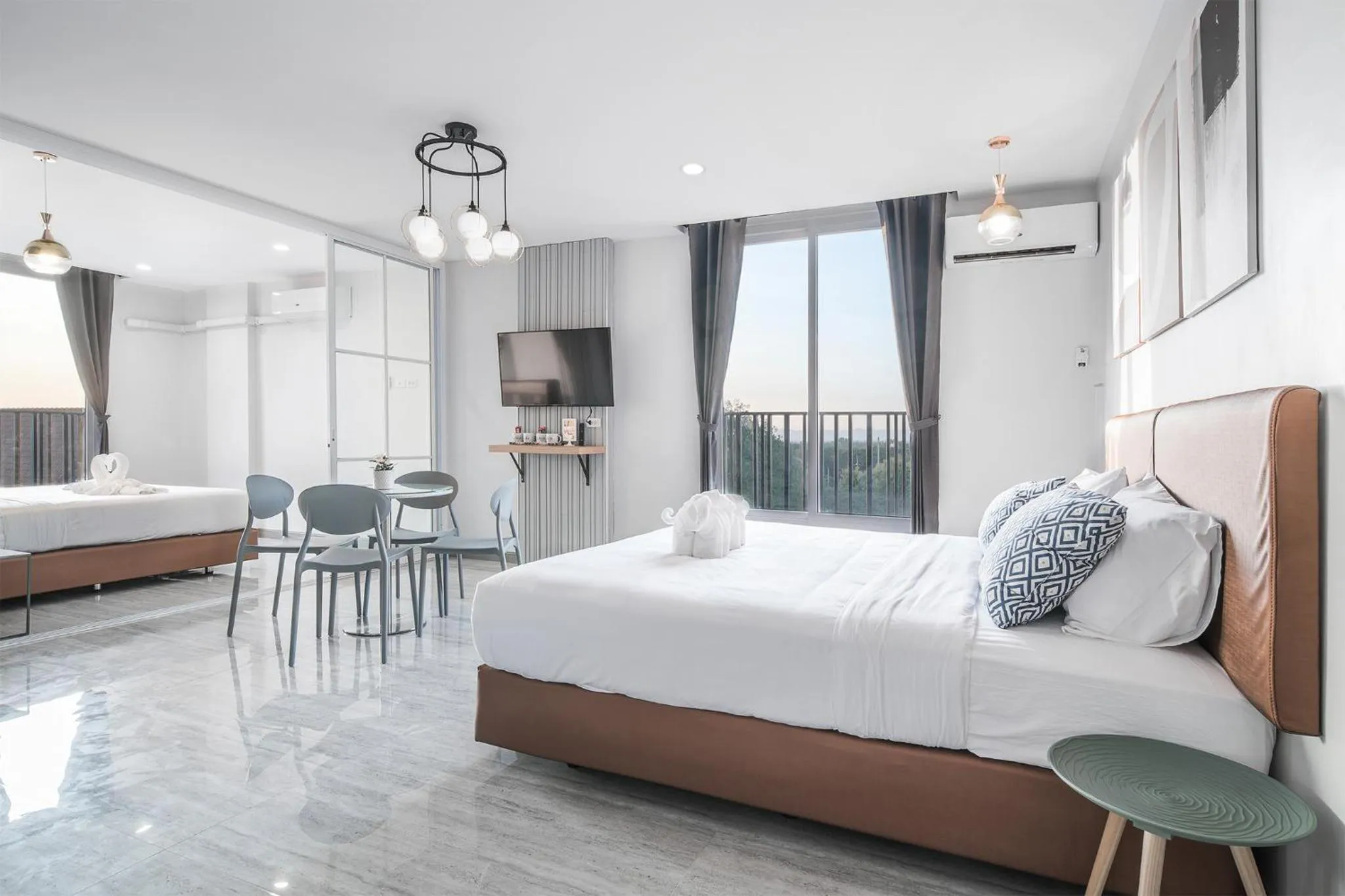 Bedroom, Bed in Tree Tara hotel