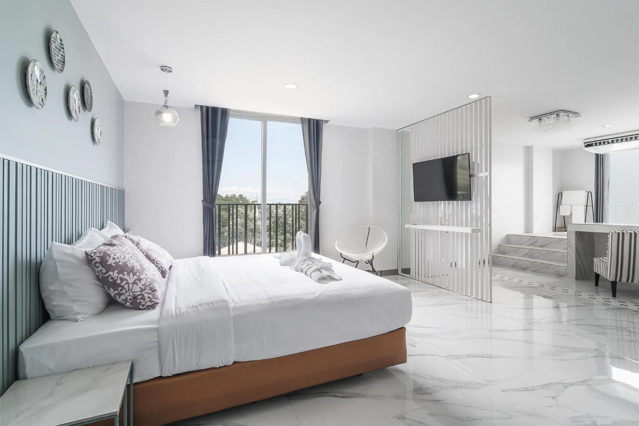 Bedroom, Bed in Tree Tara hotel