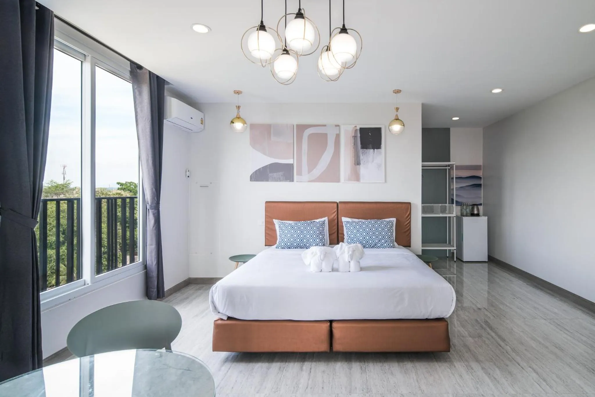 Bedroom, Bed in Tree Tara hotel