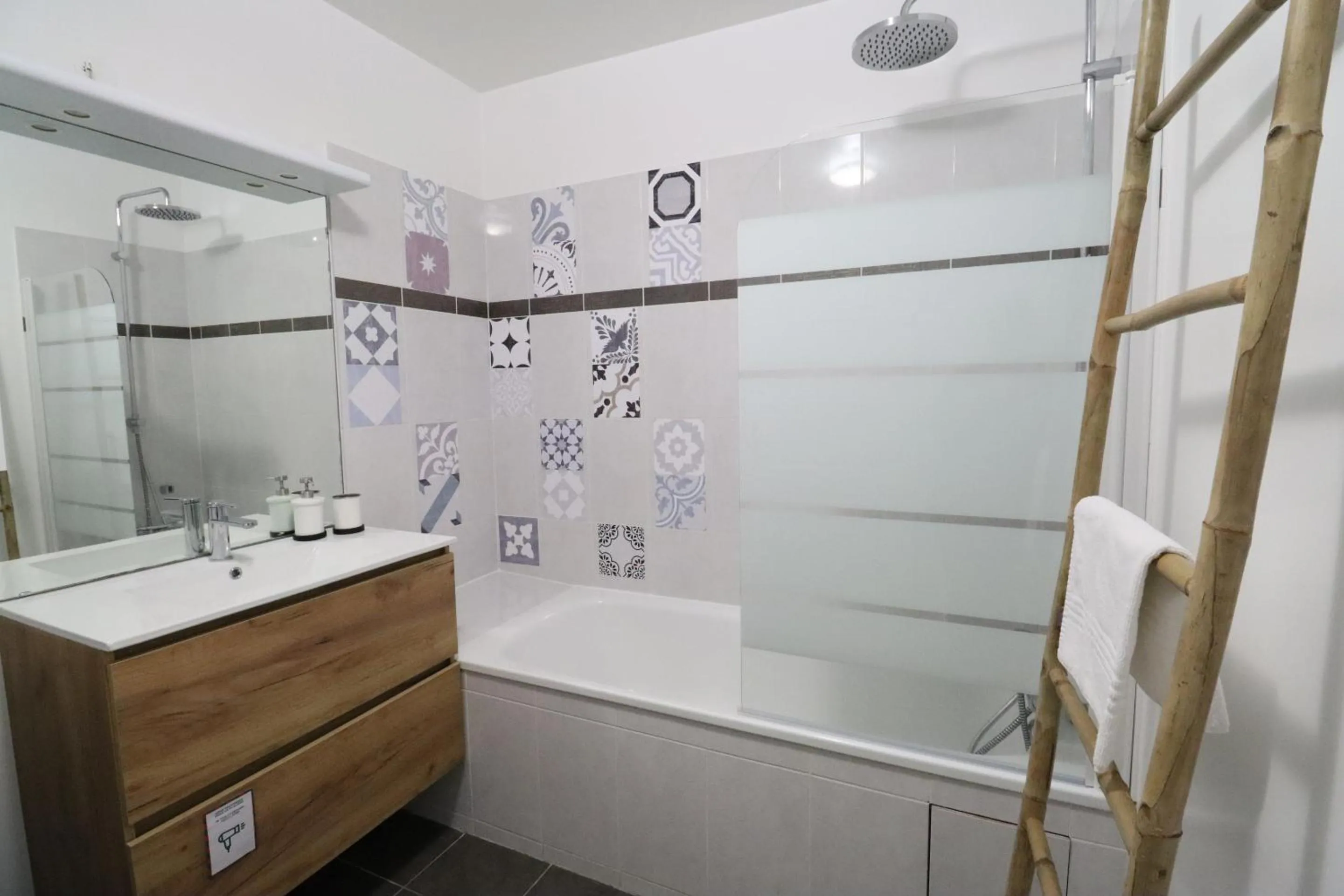 Bathroom in Appartement Montévrain Proche Disneyland - 6 Pax WIFI Parking