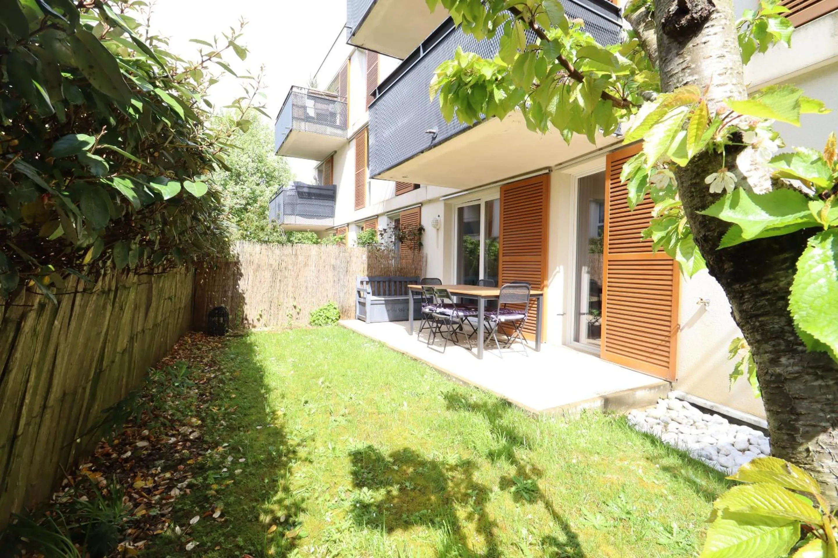 Garden in Appartement Montévrain Proche Disneyland - 6 Pax WIFI Parking