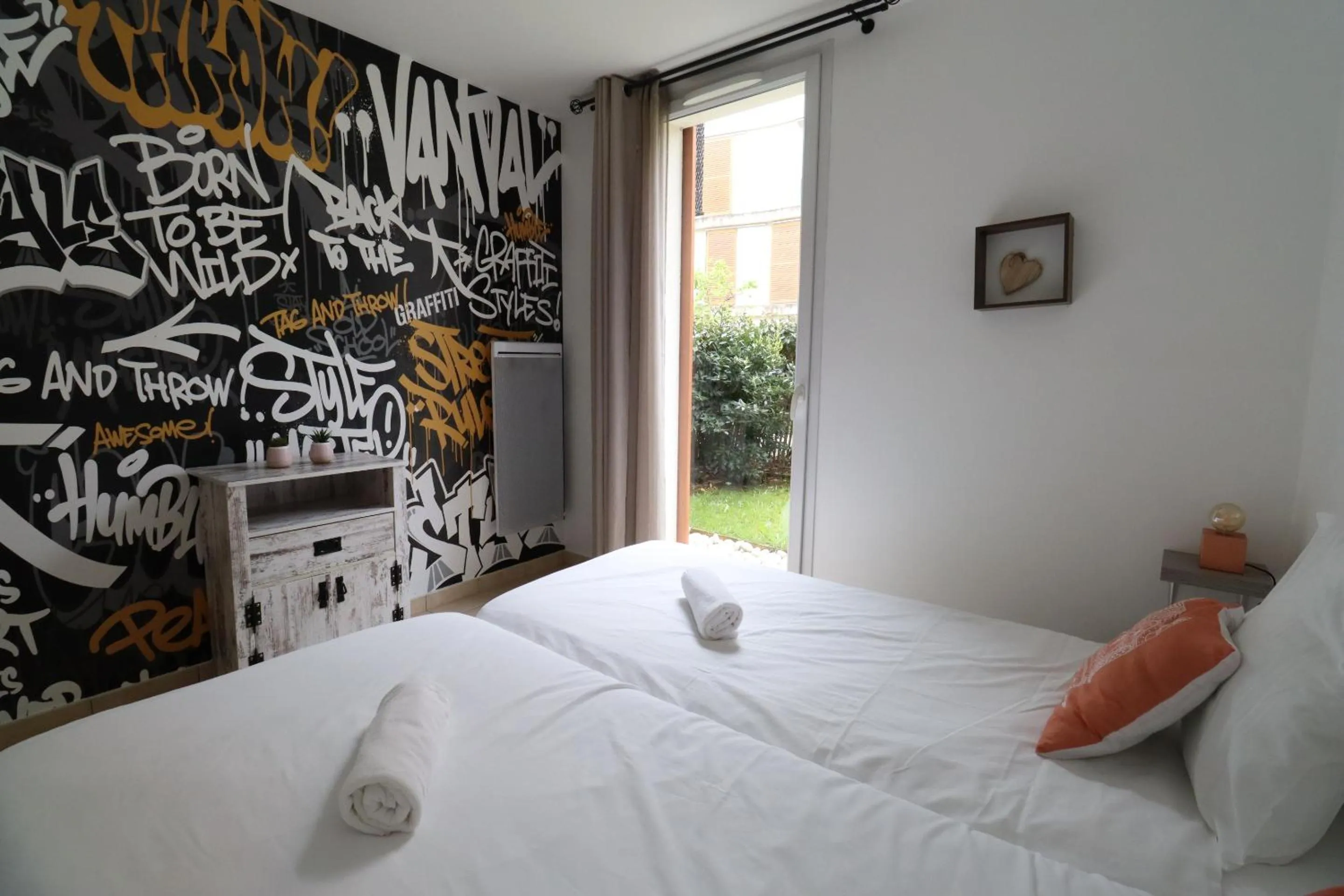 Bedroom, Bed in Appartement Montévrain Proche Disneyland - 6 Pax WIFI Parking