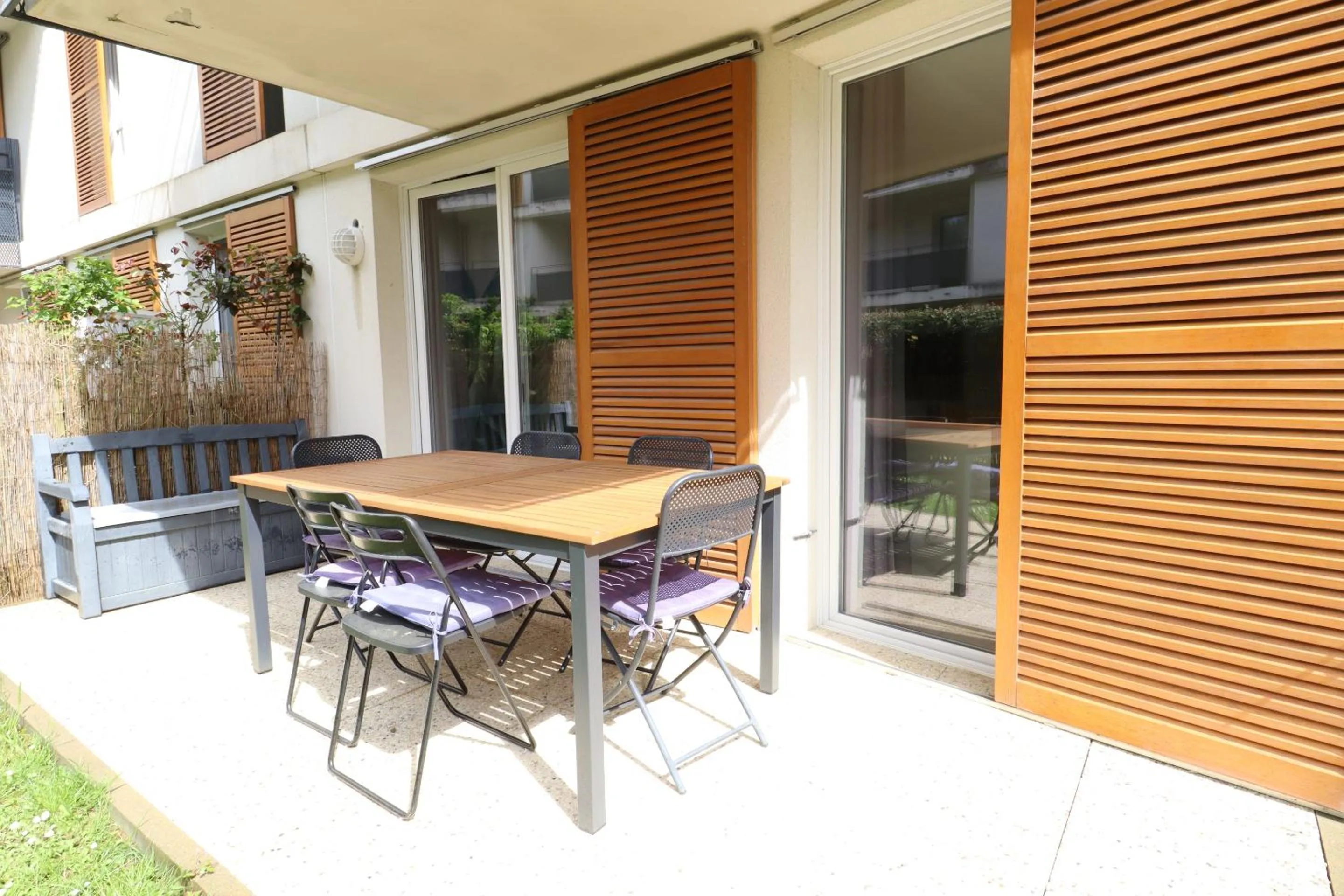 Garden in Appartement Montévrain Proche Disneyland - 6 Pax WIFI Parking