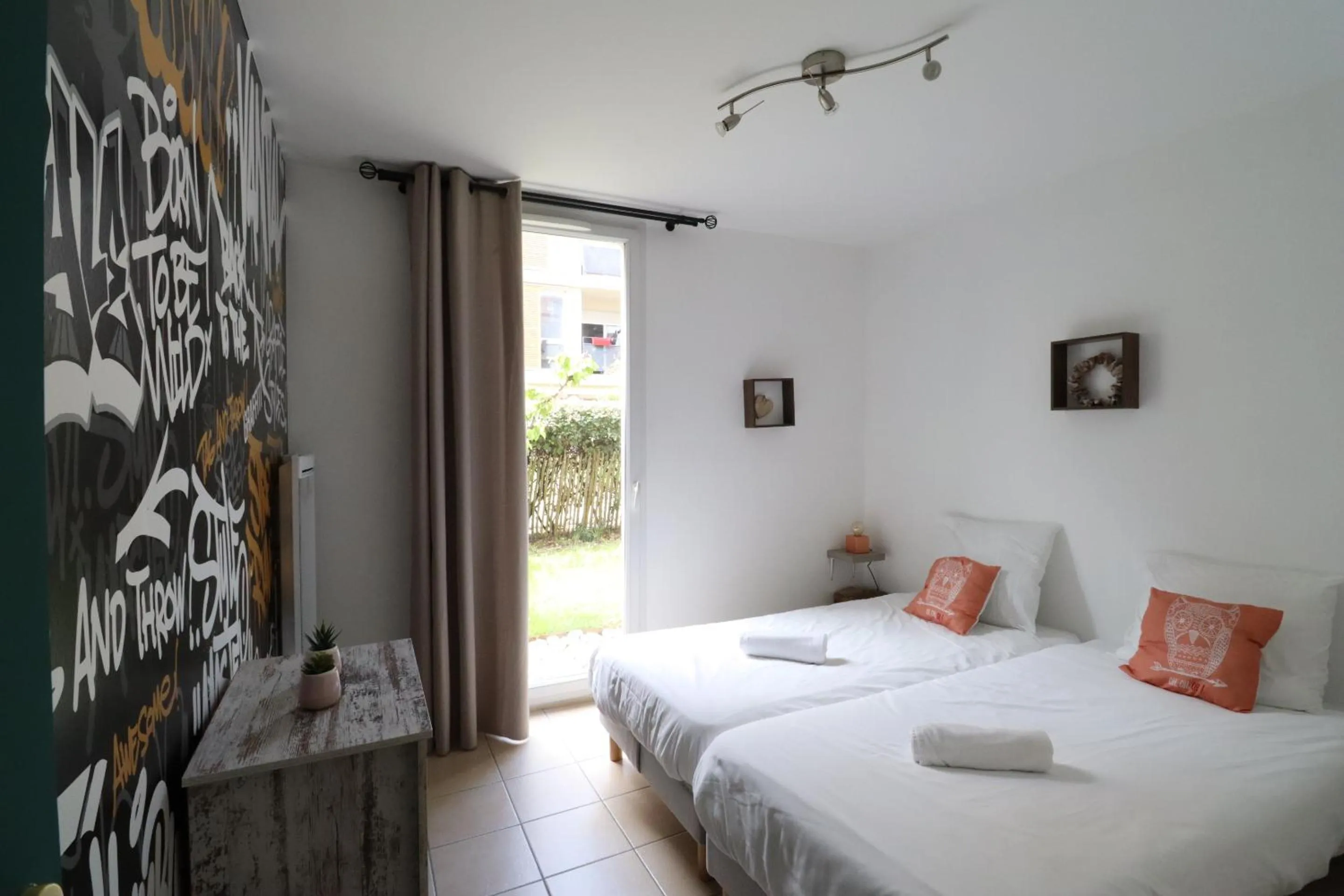 Bedroom, Bed in Appartement Montévrain Proche Disneyland - 6 Pax WIFI Parking