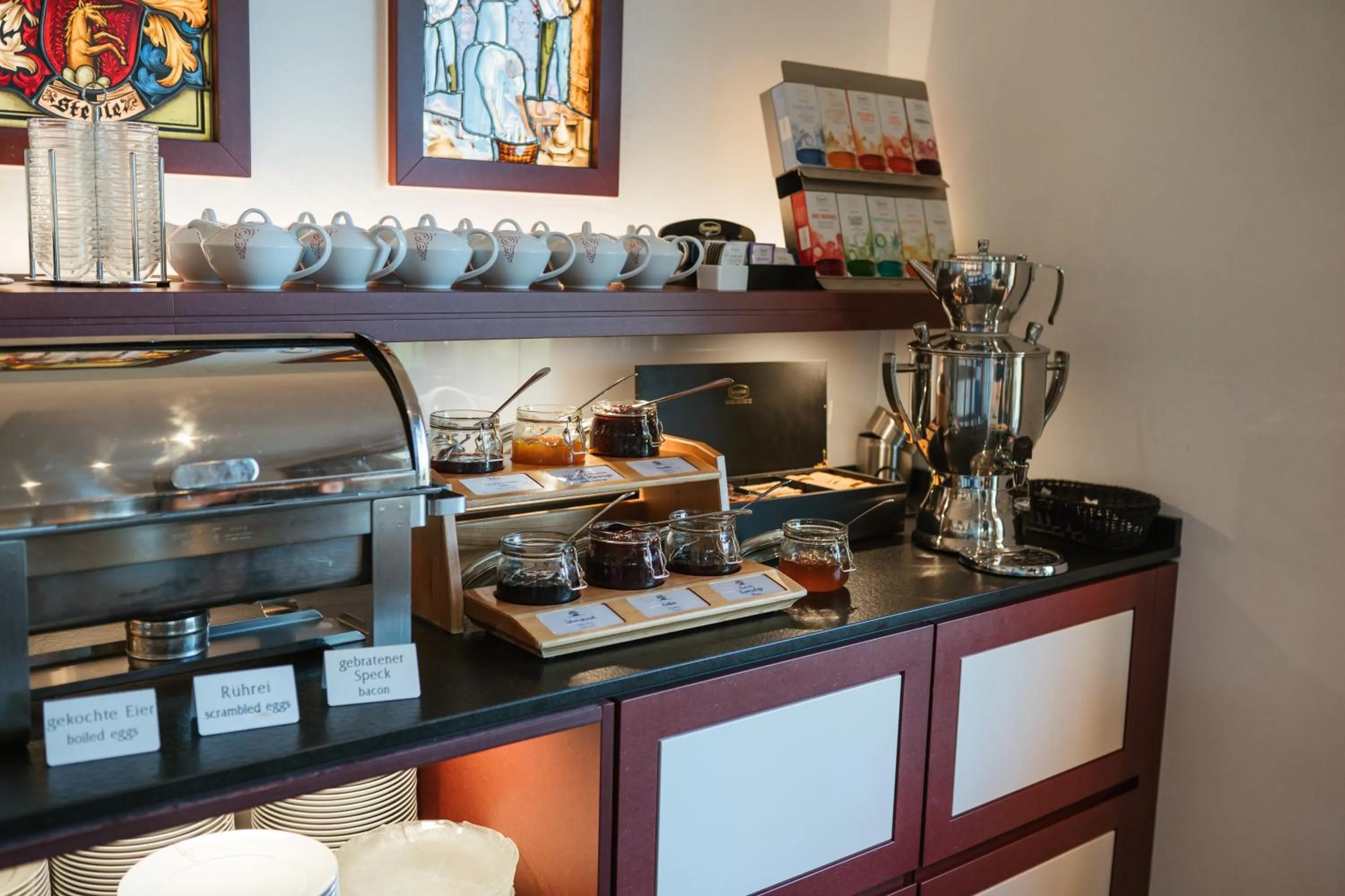 Buffet breakfast in Hotel Waldeck mit Restaurant "Florian'S"