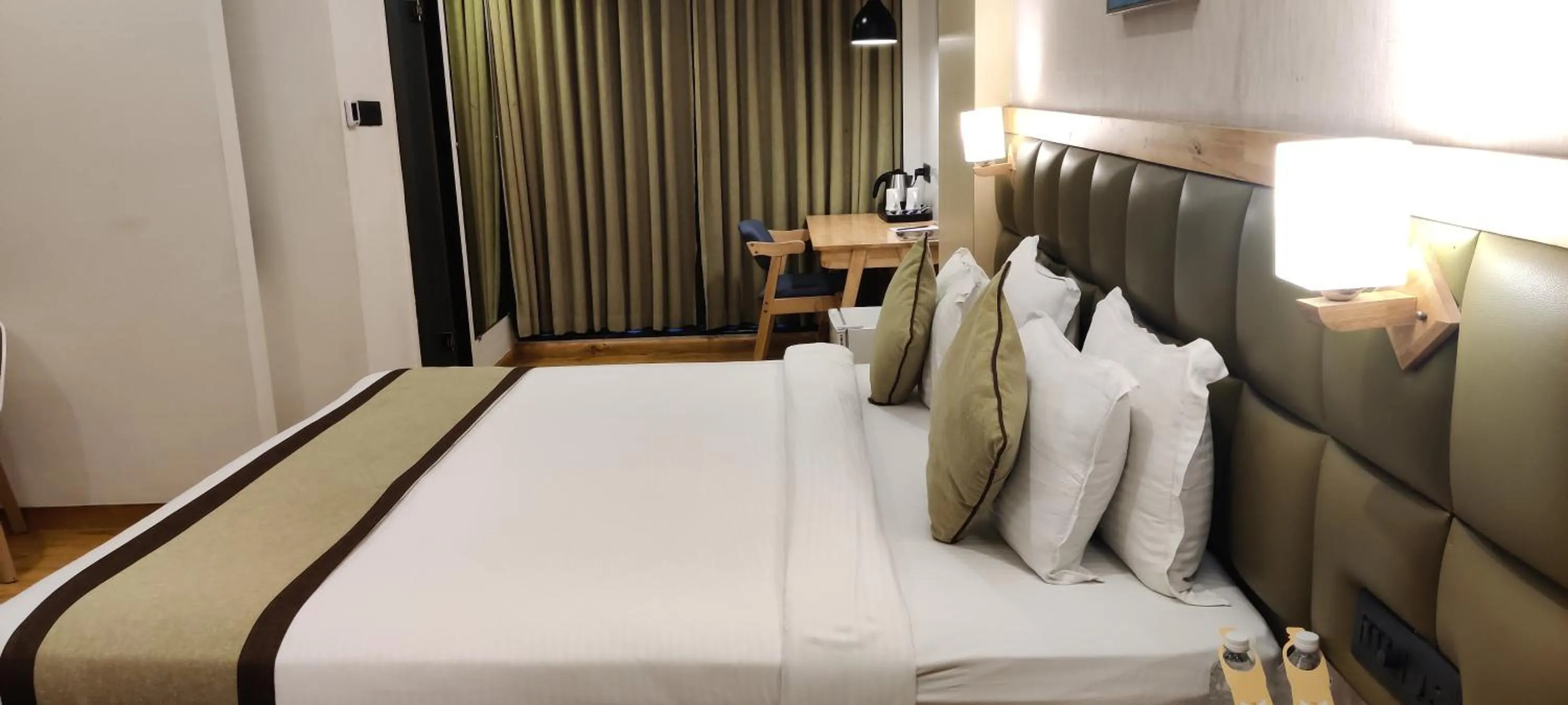 Photo of the whole room, Bed in THE M HOTEL