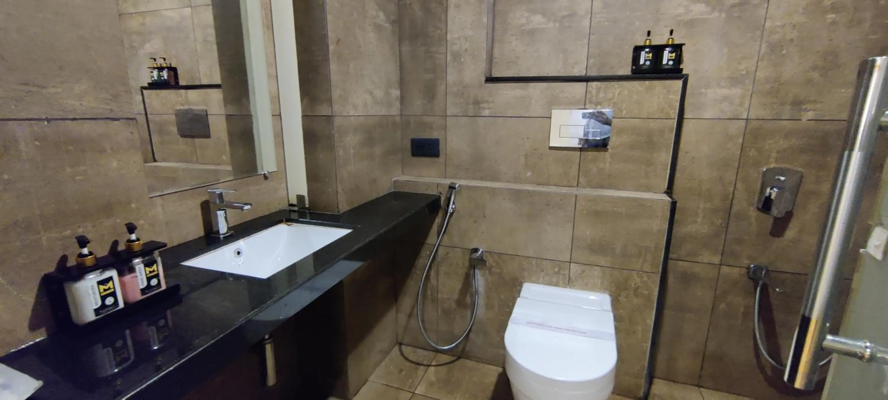 Toilet in THE M HOTEL