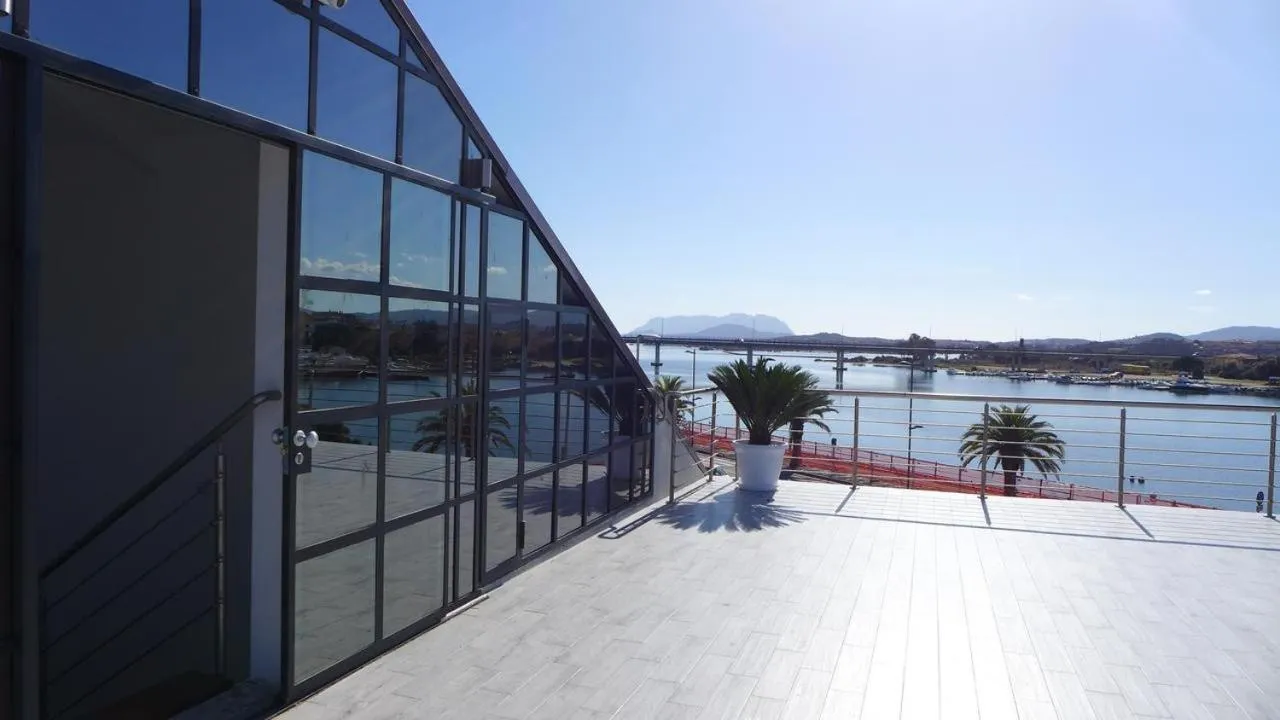 La Promenade Rooms & Suites