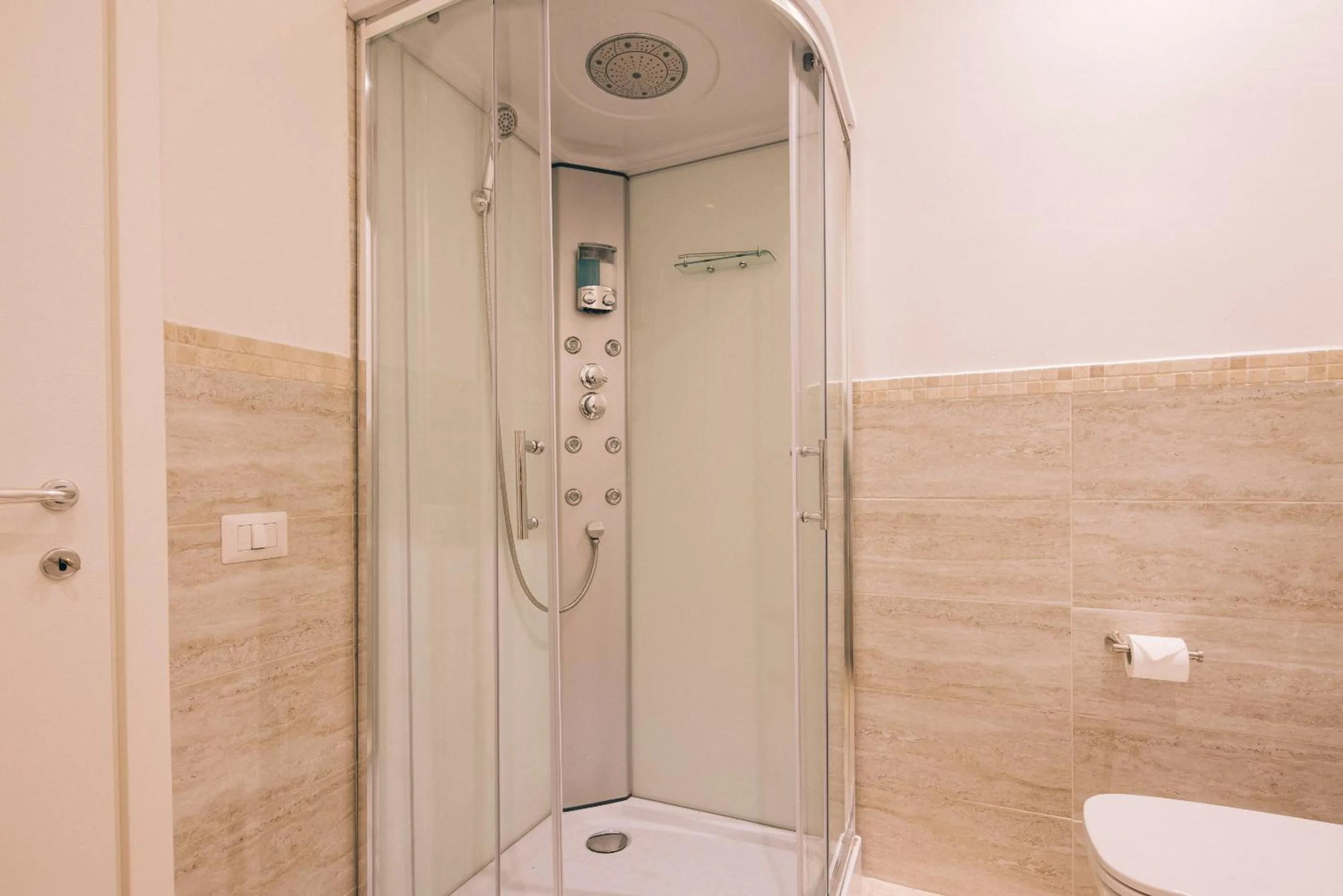 La Promenade Rooms & Suites