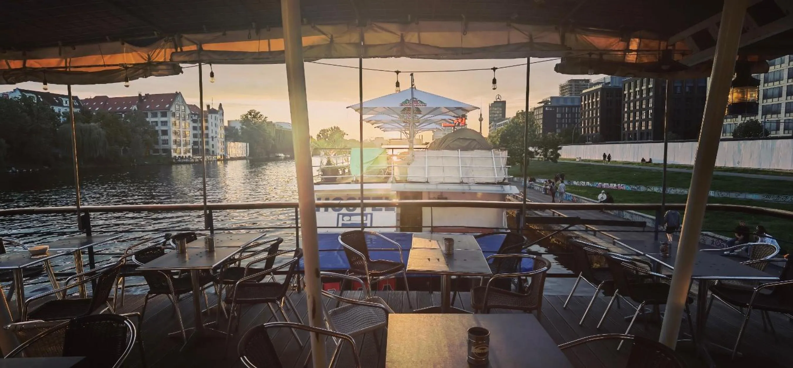 Property building in Shipotel-Berlin GmbH, Shipotel Eastern & Shipotel Western