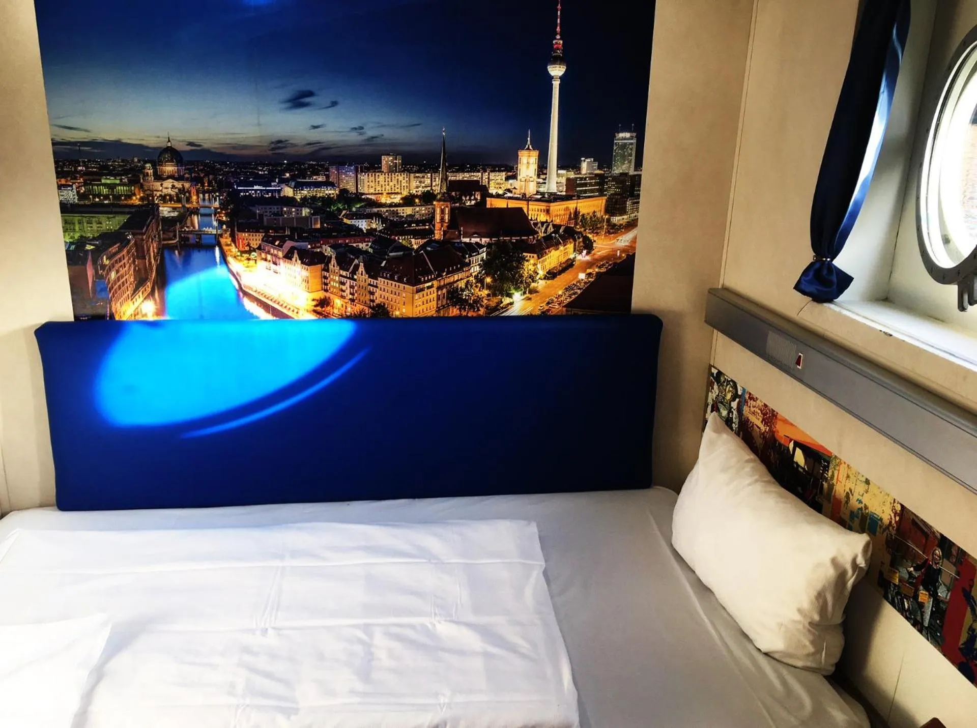 Bed in Shipotel-Berlin GmbH, Shipotel Eastern & Shipotel Western