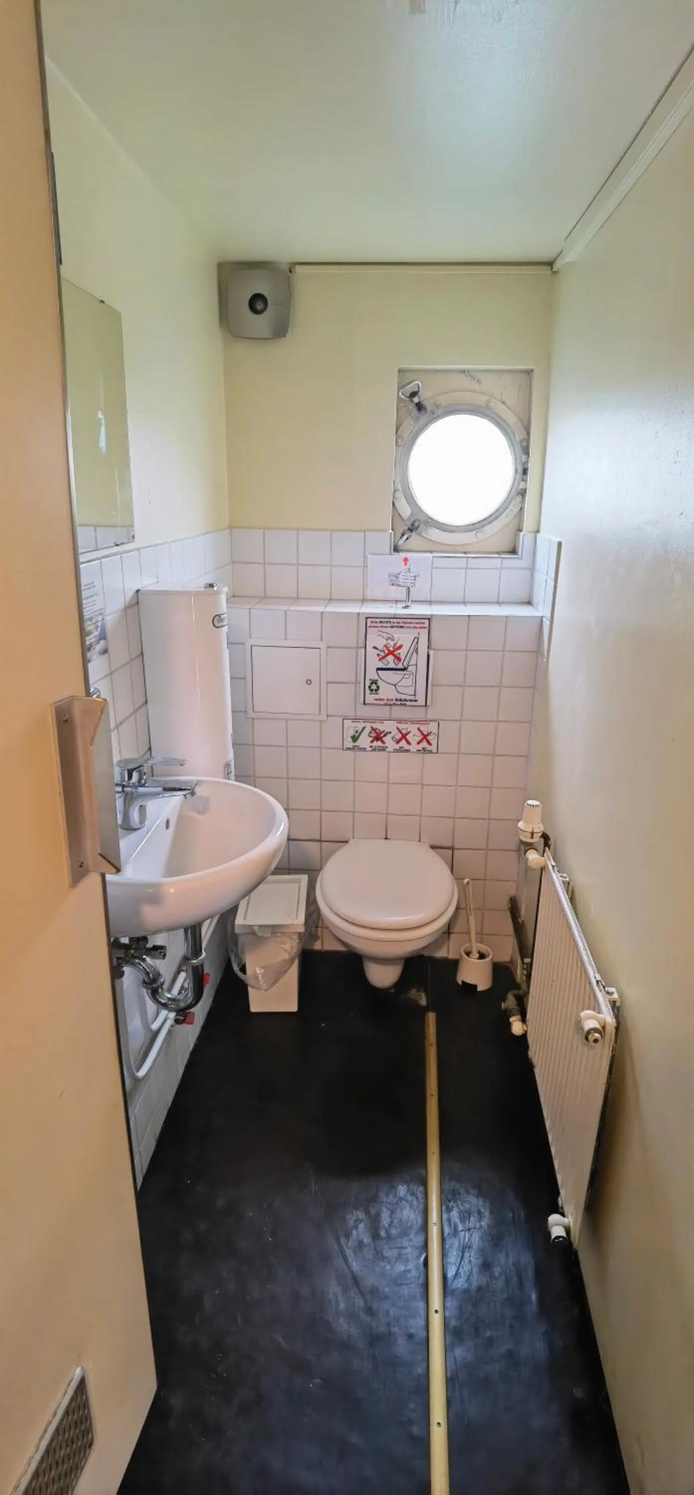 Toilet in Shipotel-Berlin GmbH, Shipotel Eastern & Shipotel Western