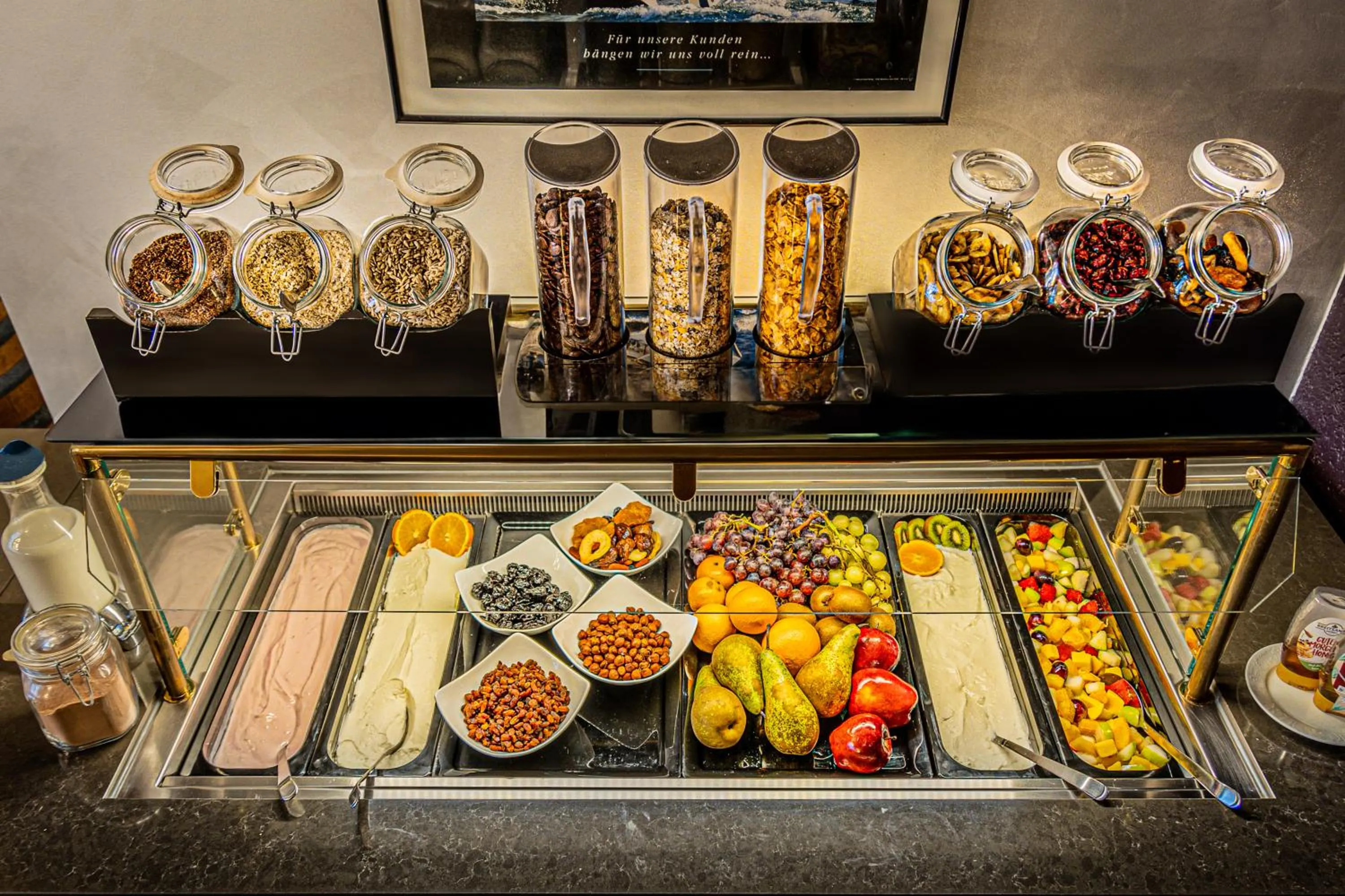 Buffet breakfast in Sport- und Tagungshotel De Poort