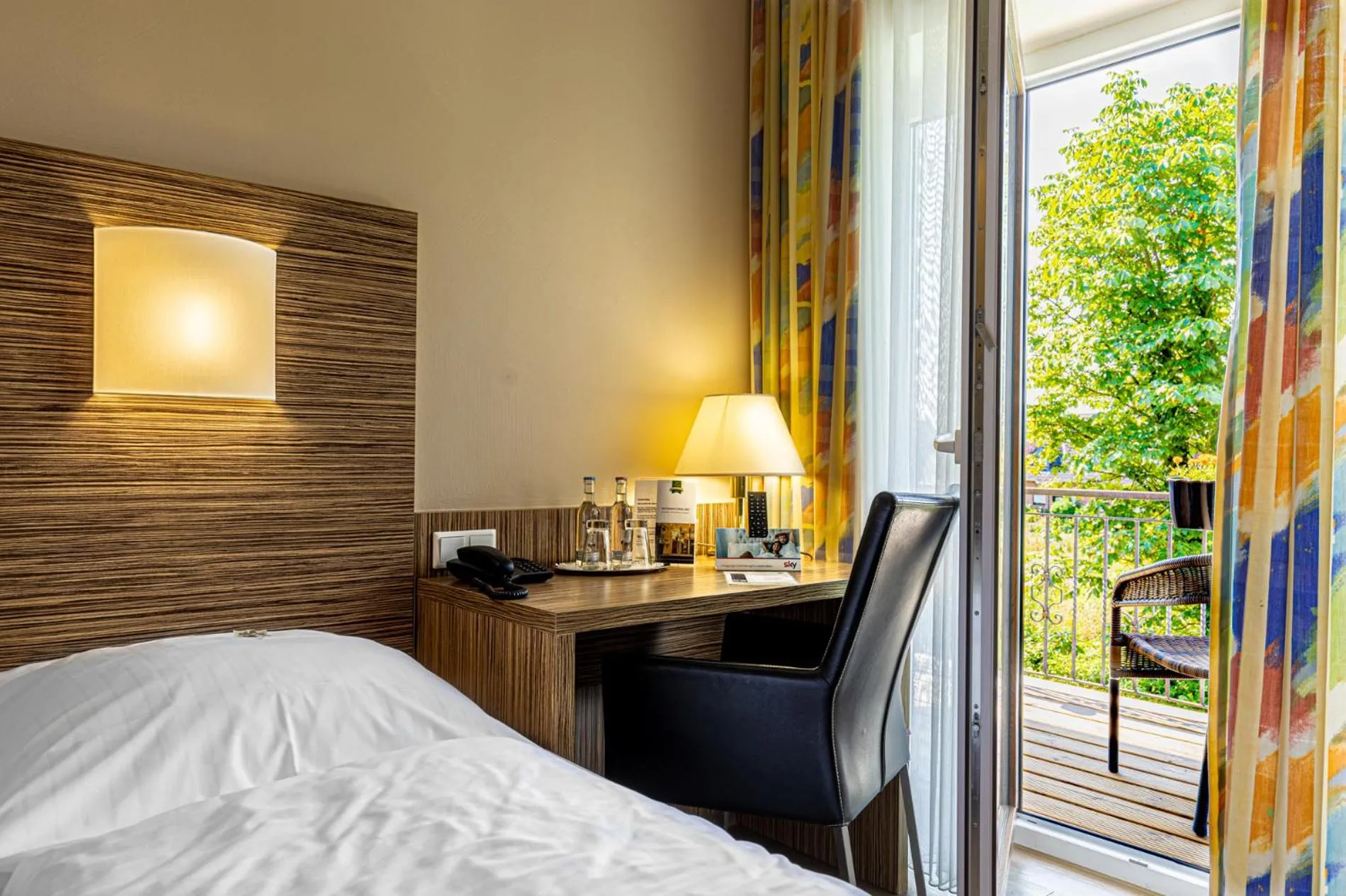 Photo of the whole room, Bed in Sport- und Tagungshotel De Poort