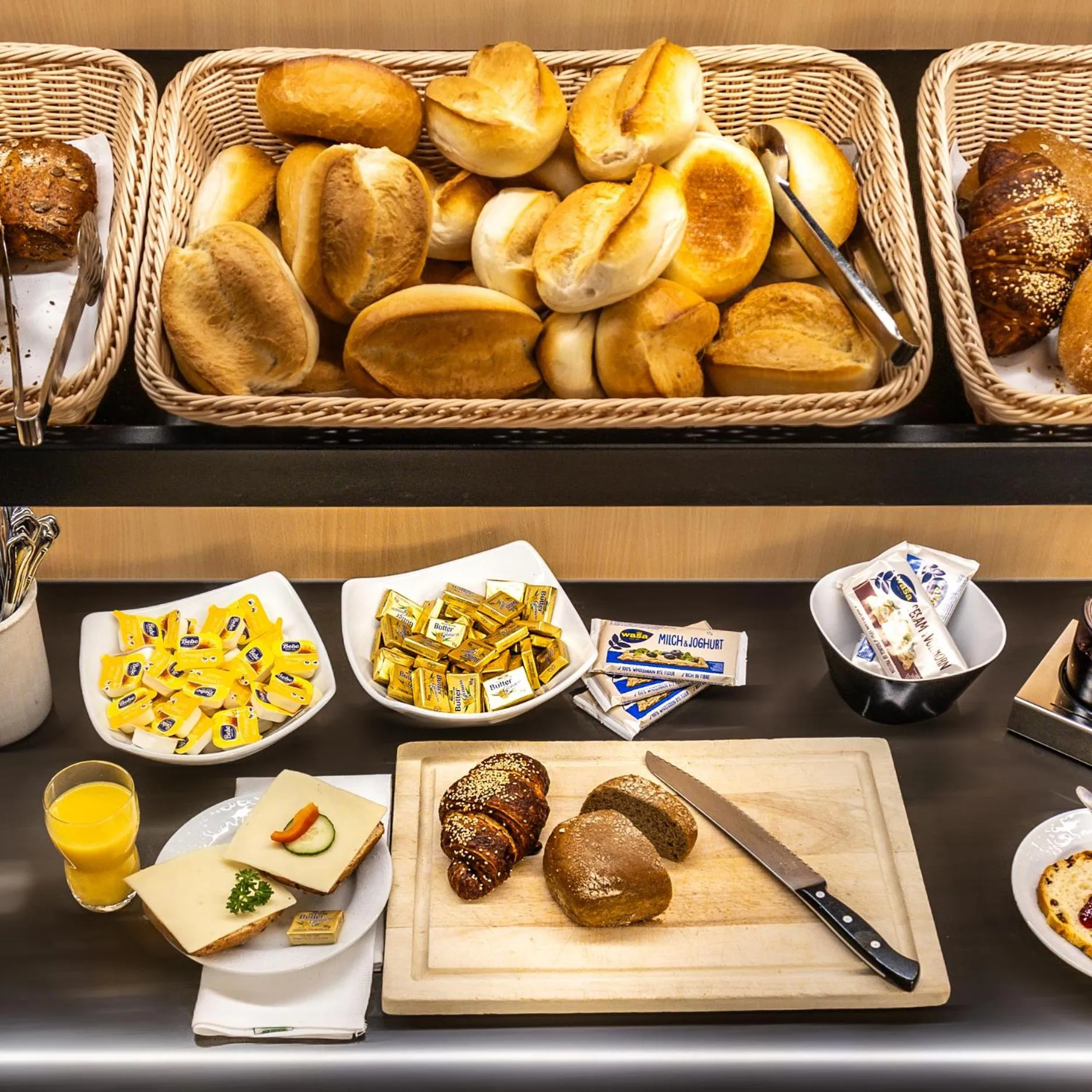 Buffet breakfast in Sport- und Tagungshotel De Poort