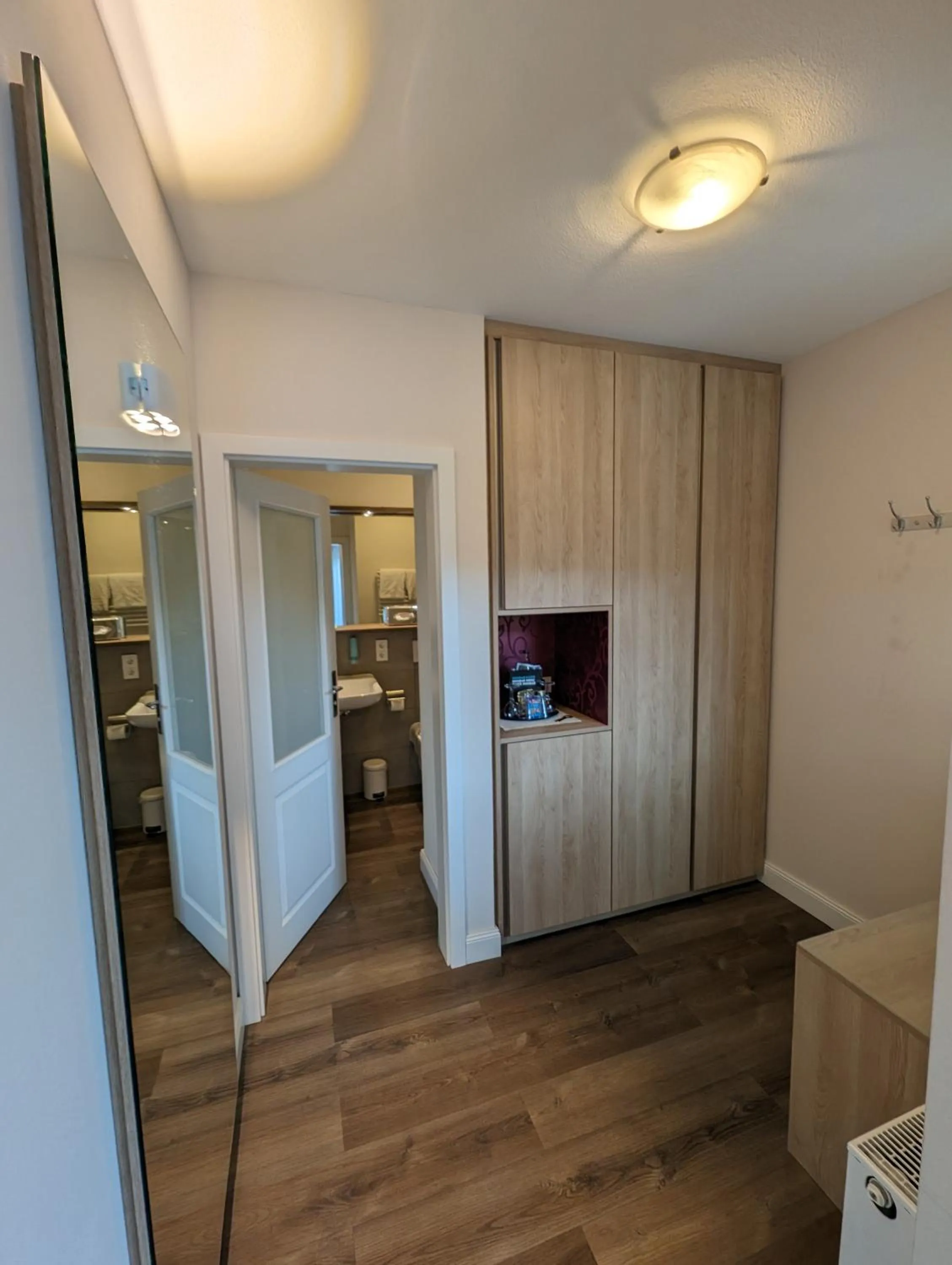 wardrobe in Weinhotel St. Stephanus