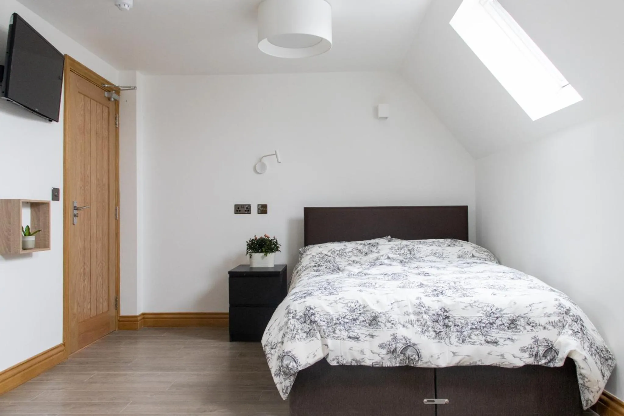 Bed in Burren London Hotel