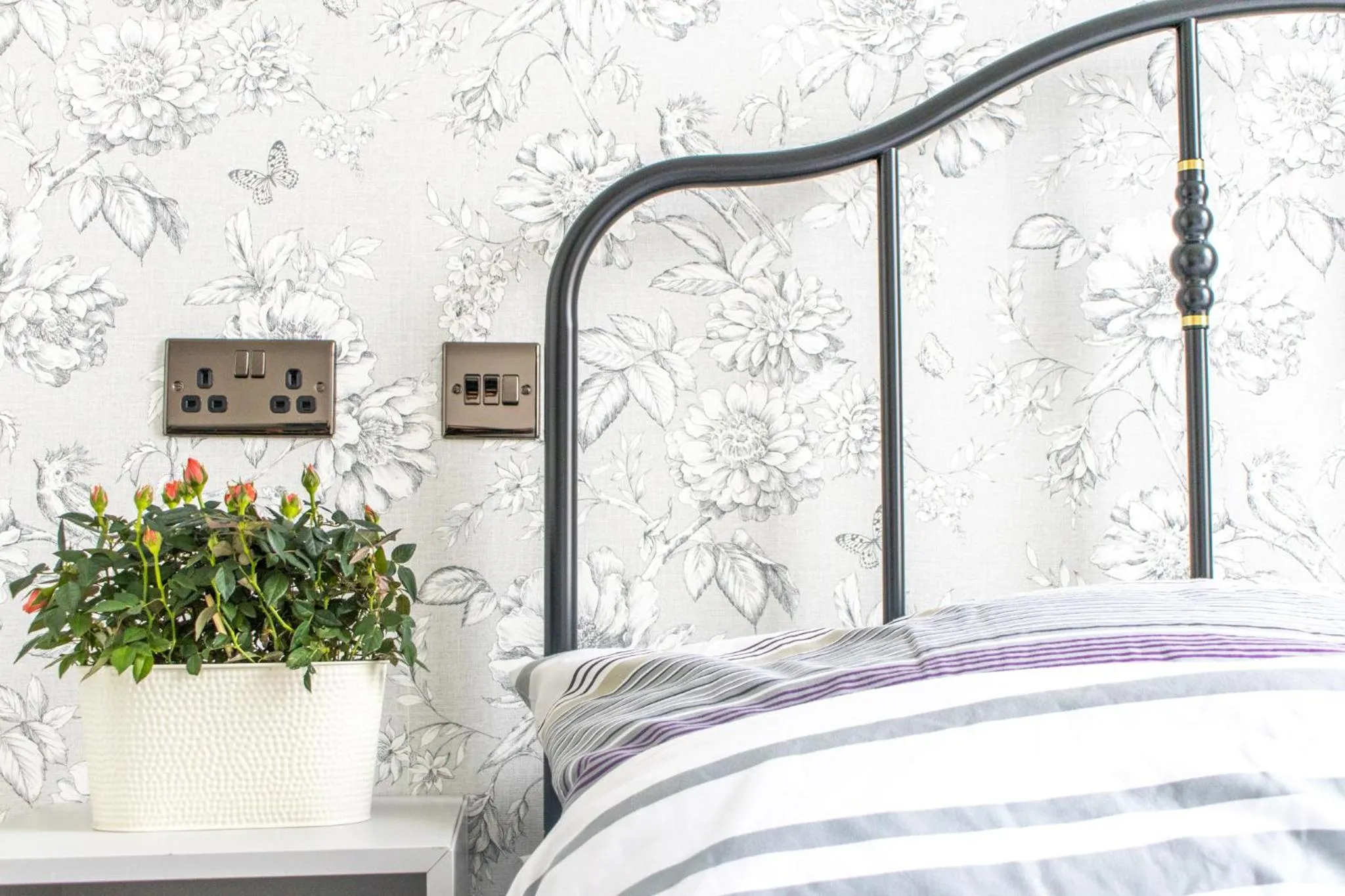 Bed in Burren London Hotel